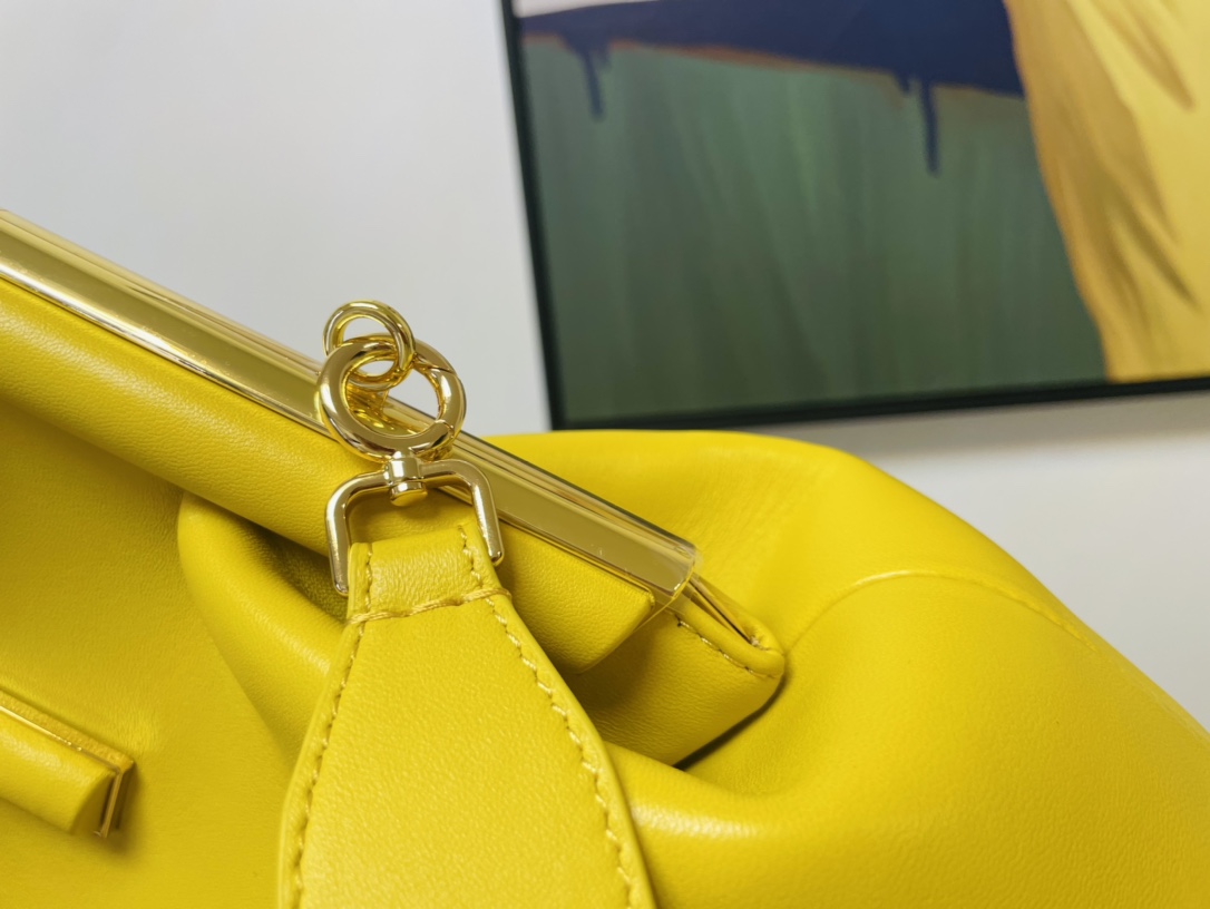 [TOP] FENDI  First Bag - Yellow