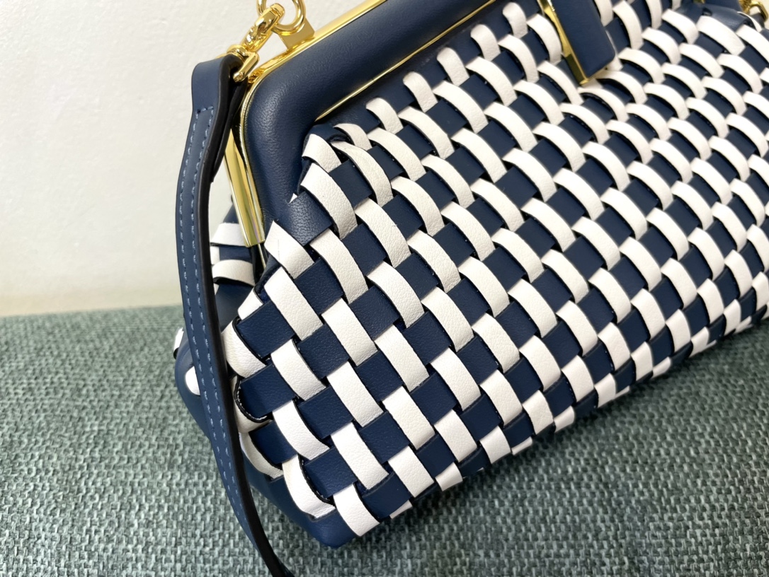 [TOP] FENDI FENDI First White And Blue Hand-Woven leather  Bag - White