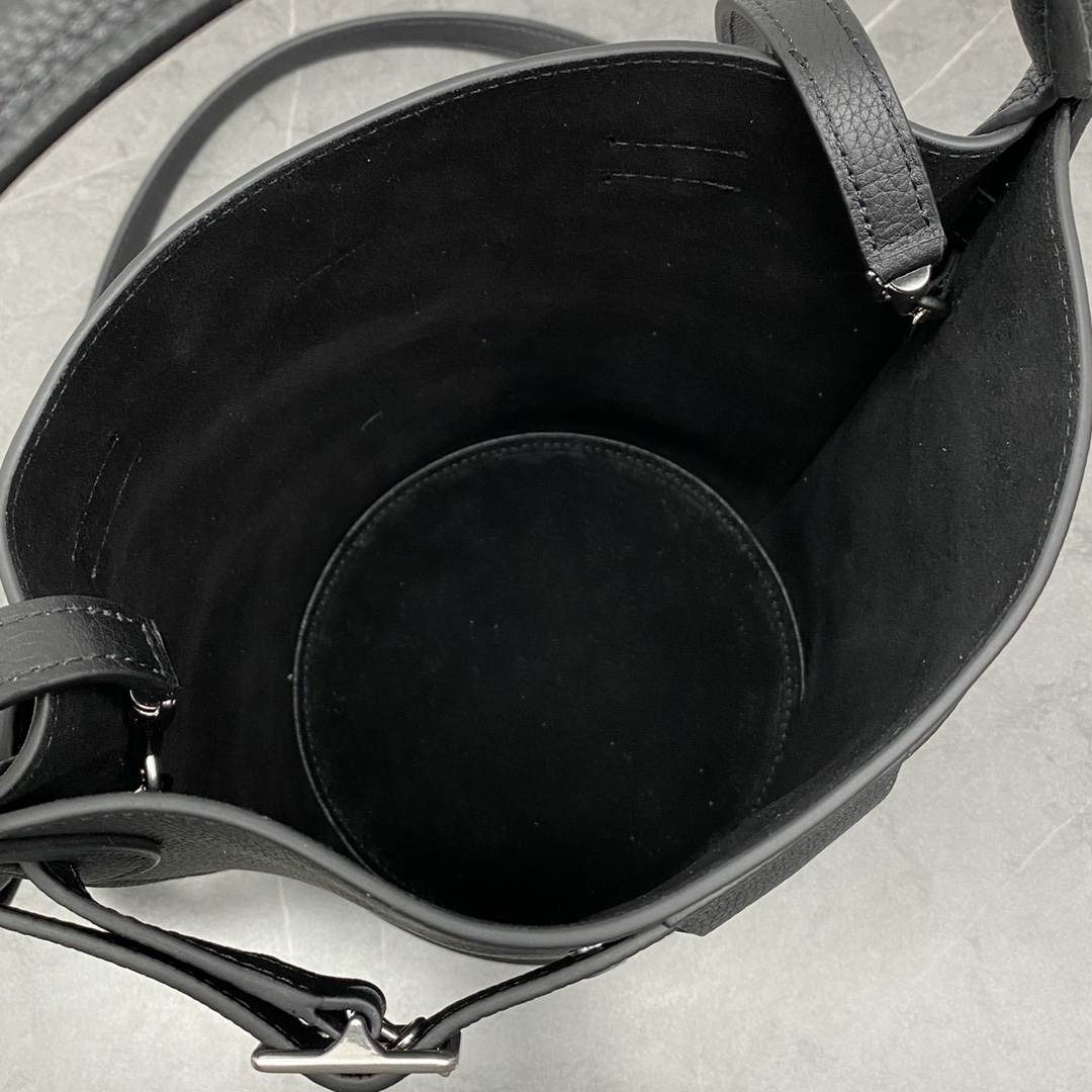 [TOP] CELINE Sangle Small Bucket Bag 21x15x15 cm - Black