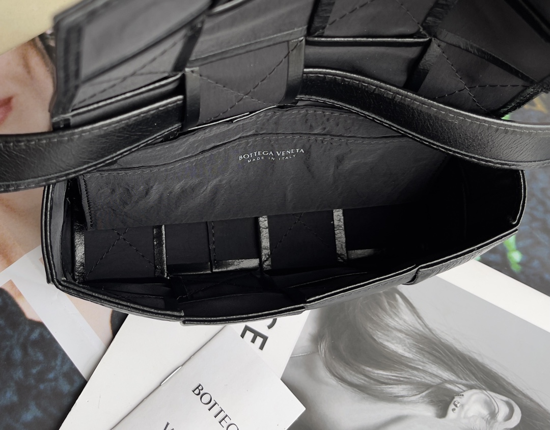 [TOP] Bottega Veneta BV Cassette Bags Mini - Black