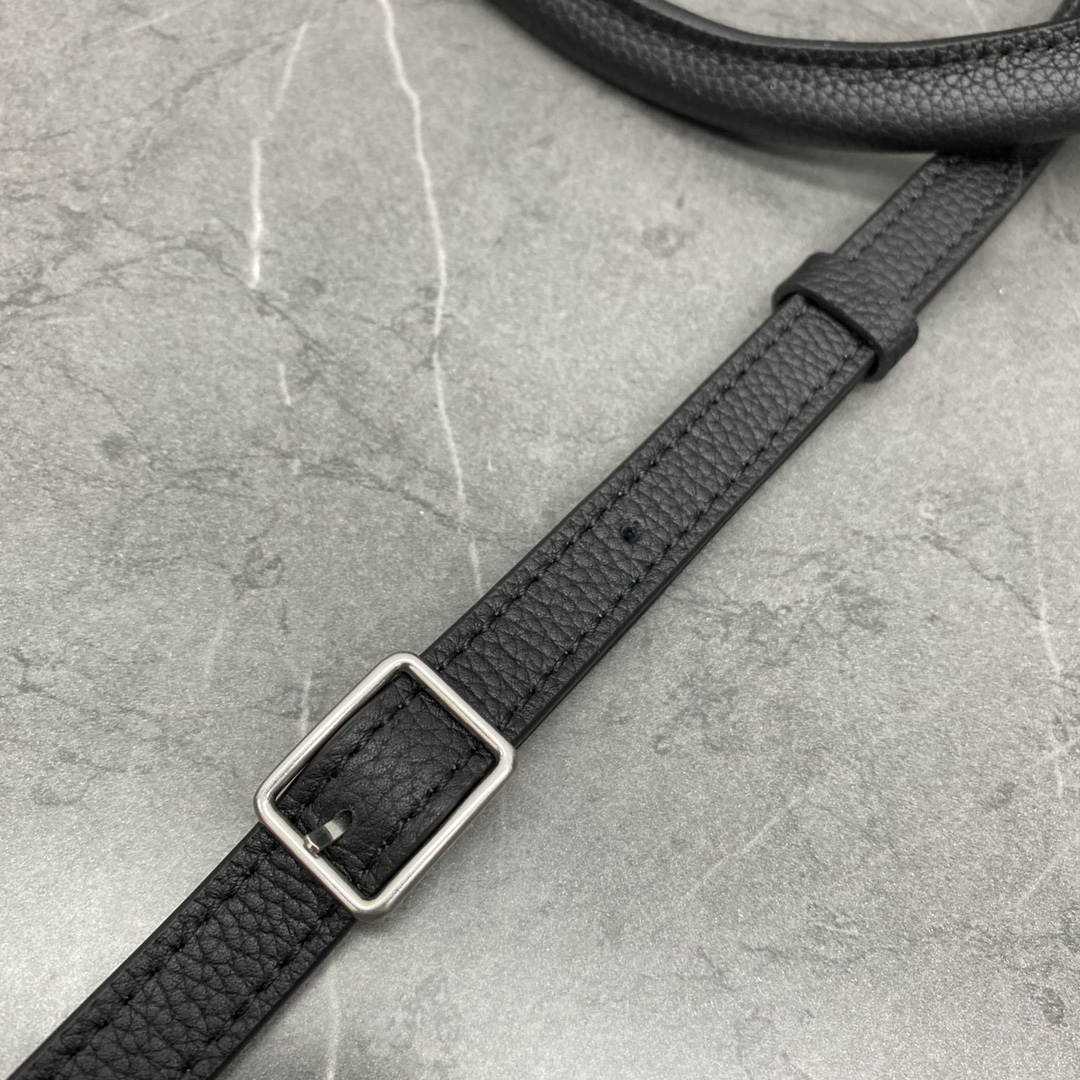 [TOP] CELINE Sangle Small Bucket Bag 21x15x15 cm - Black