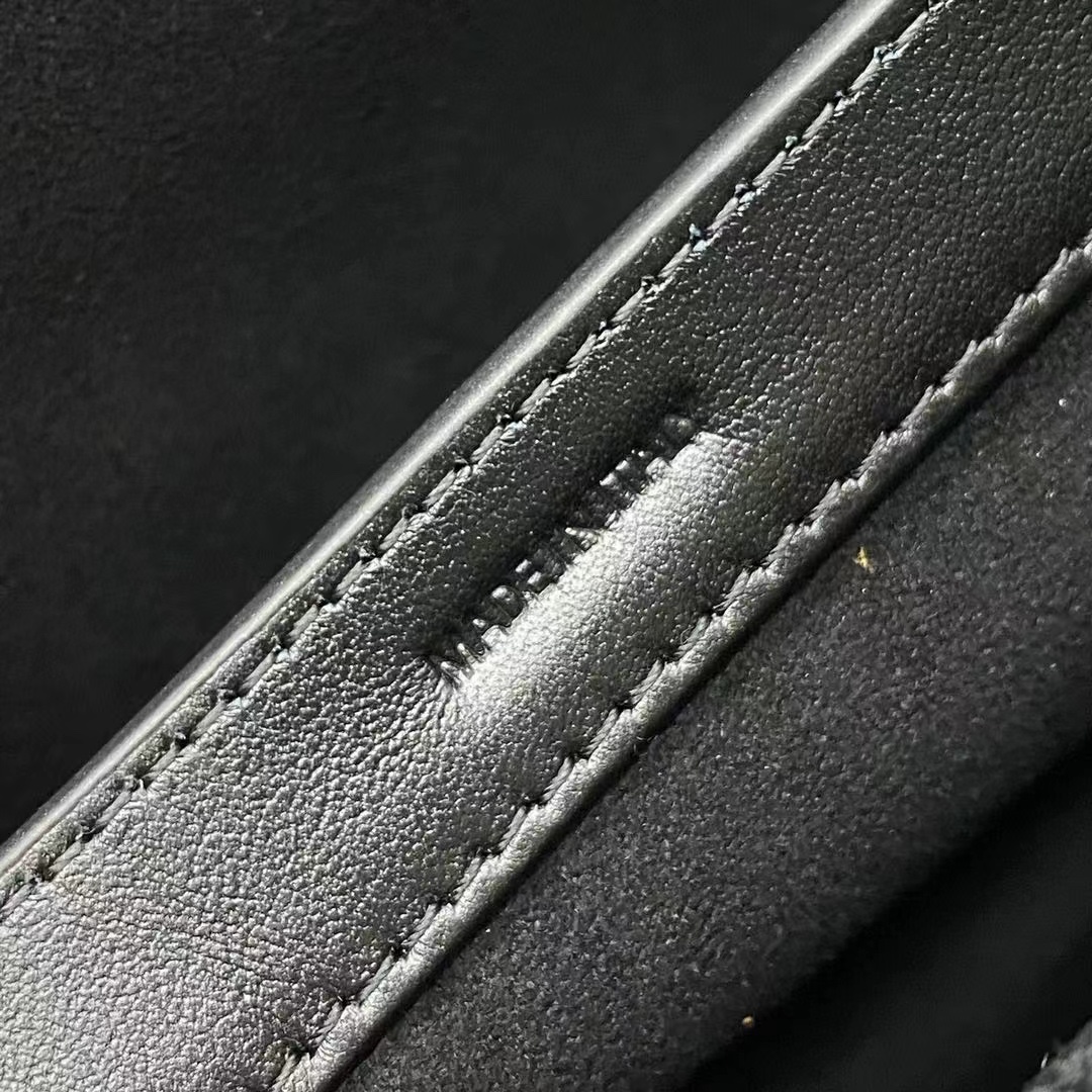 [TOP] CELINE Full Cowhide Leather Crossbody Bag  23 X 15 X 9 cm - black