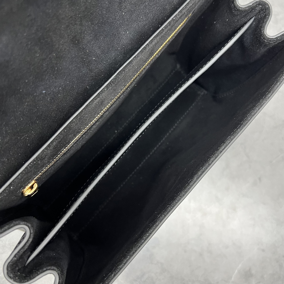 [TOP] CELINE Full Cowhide Leather Crossbody Bag  23 X 15 X 9 cm - black