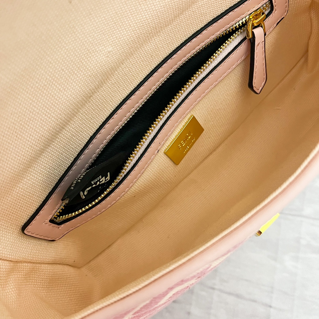 [TOP] FENDI Baguette Canvas HandBag - Pink