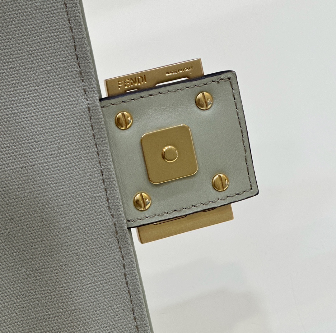 [TOP] FENDI FENDI Baguette Canvas Bag - Light Green