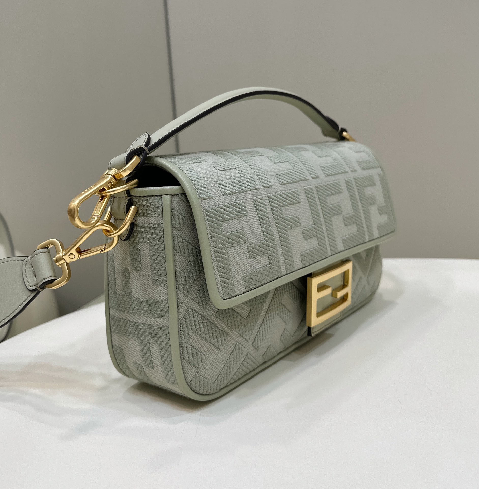 [TOP] FENDI FENDI Baguette Canvas Bag - Light Green