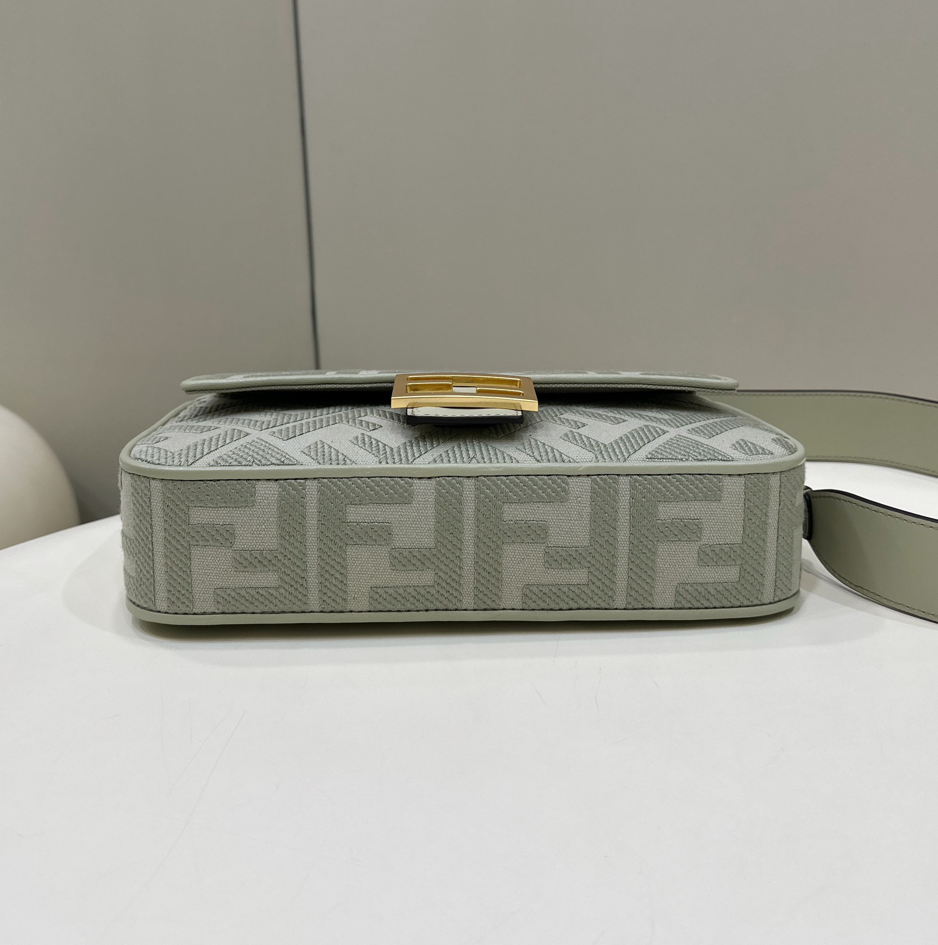 [TOP] FENDI FENDI Baguette Canvas Bag - Light Green
