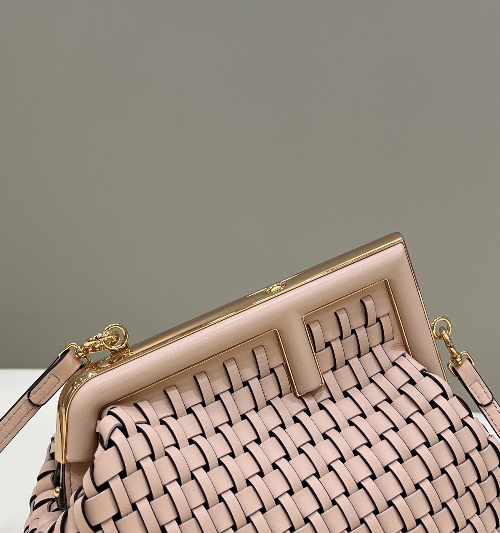 [TOP] FENDI FENDI First Pink Hand-Woven leather Bag - Pink