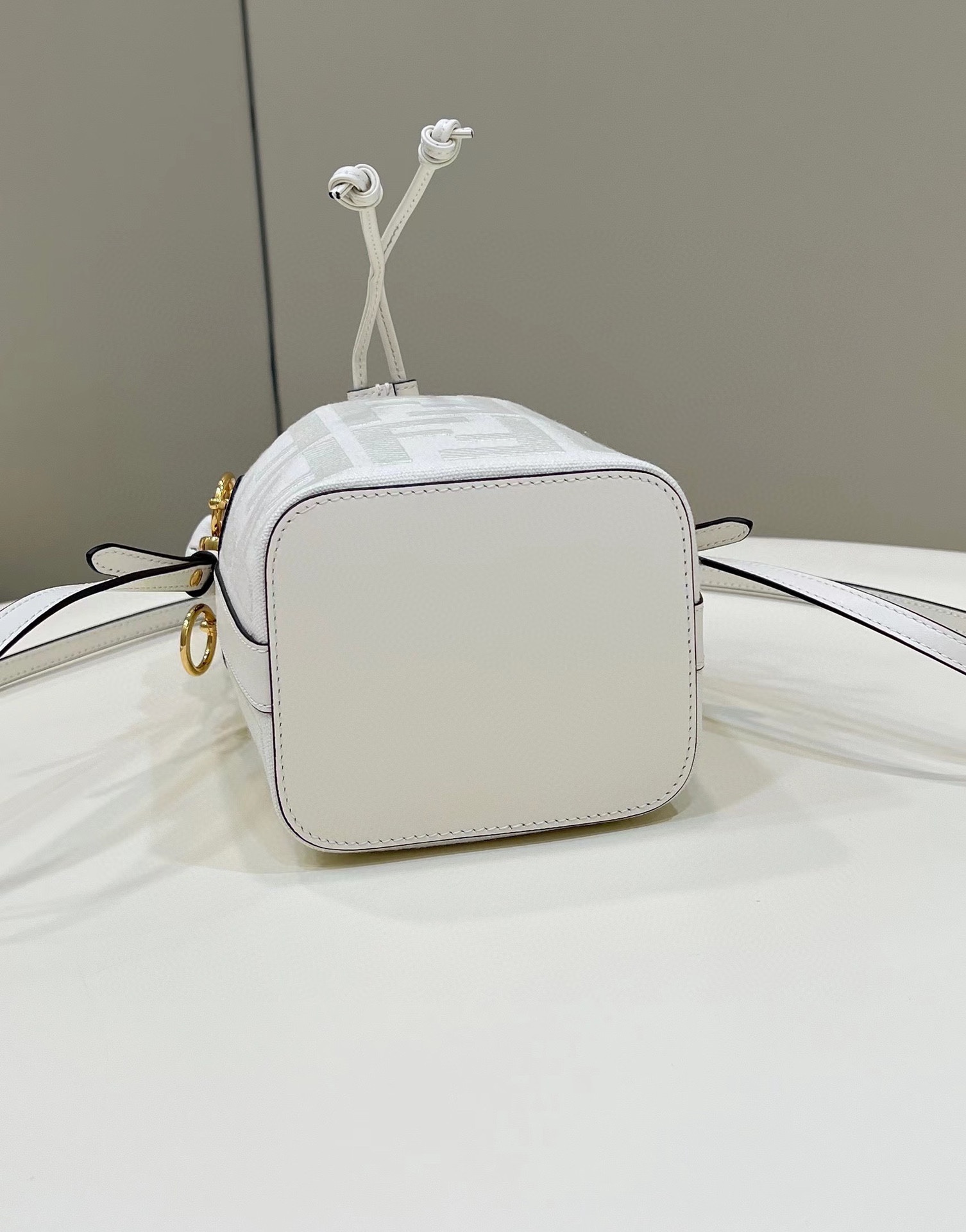 [TOP] FENDI Mon Tresor Embroidered Washed Denim HandBag - White