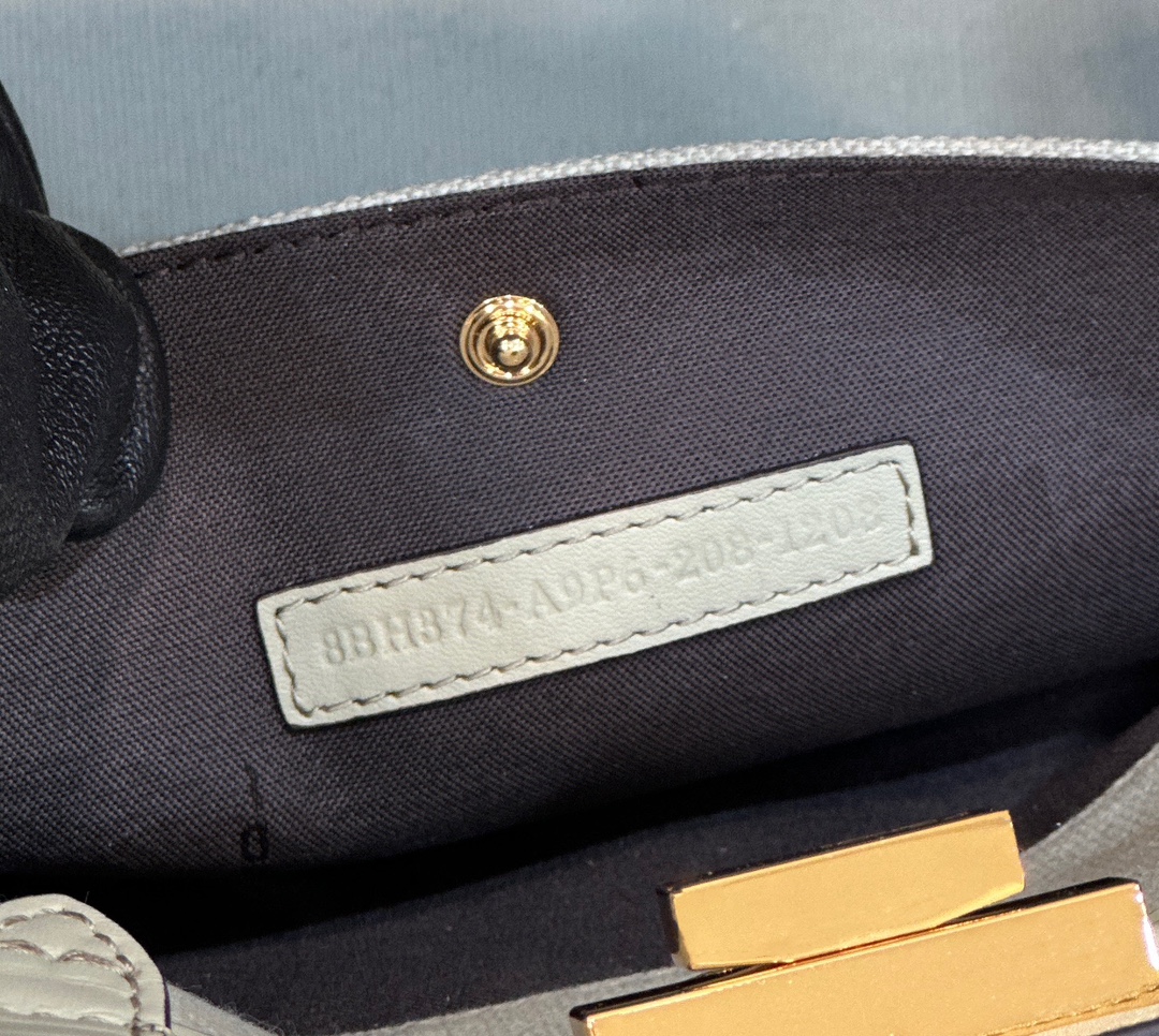 [TOP] FENDI FENDI D-Lite Large Bag - Light Green