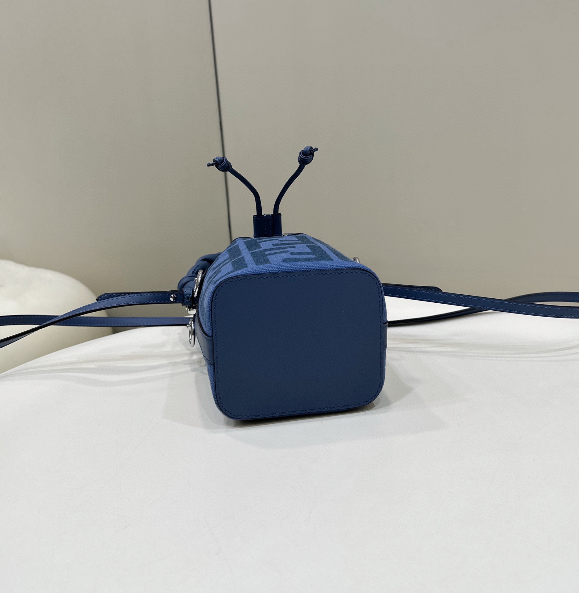 [TOP] FENDI Mon Tresor Embroidered Washed Denim HandBag - Blue