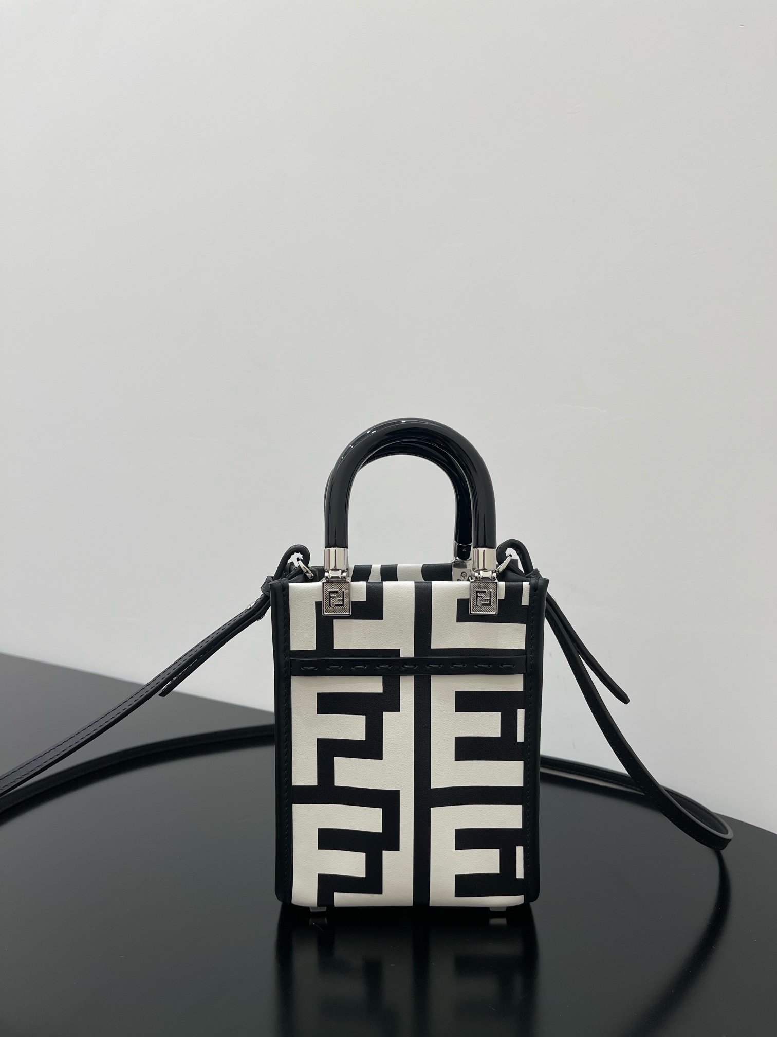 [TOP] FENDI Mini Sunshine Baroque Prints Tote 13x6.5x18cm - Black & White