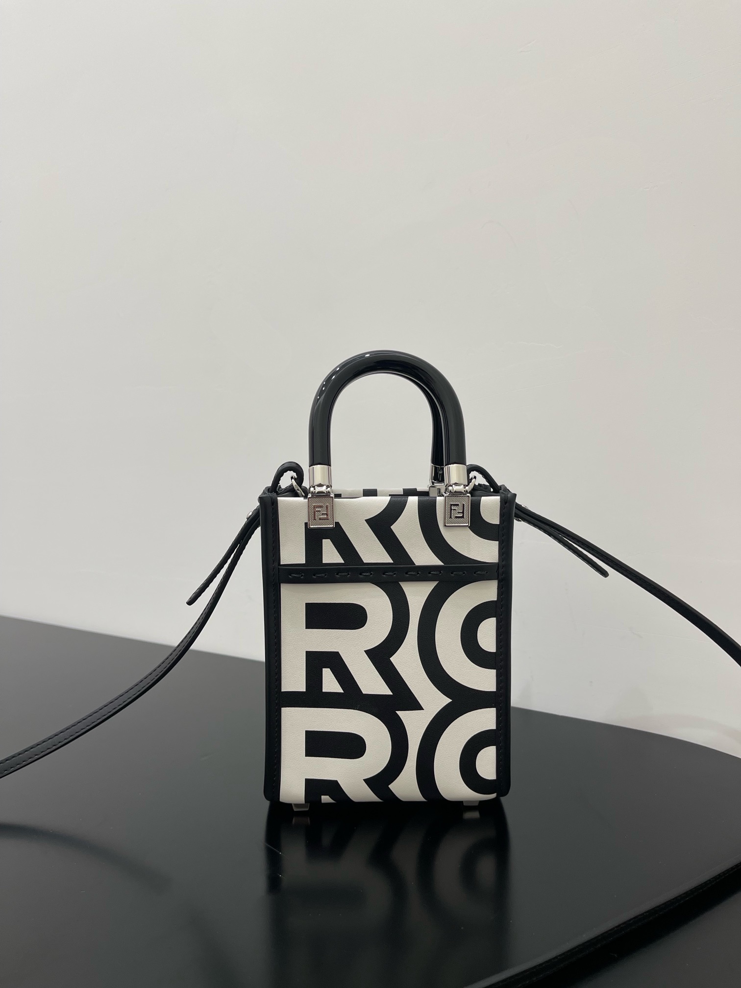 [TOP] FENDI Mini Sunshine Baroque Prints Tote 13x6.5x18cm - Black & White