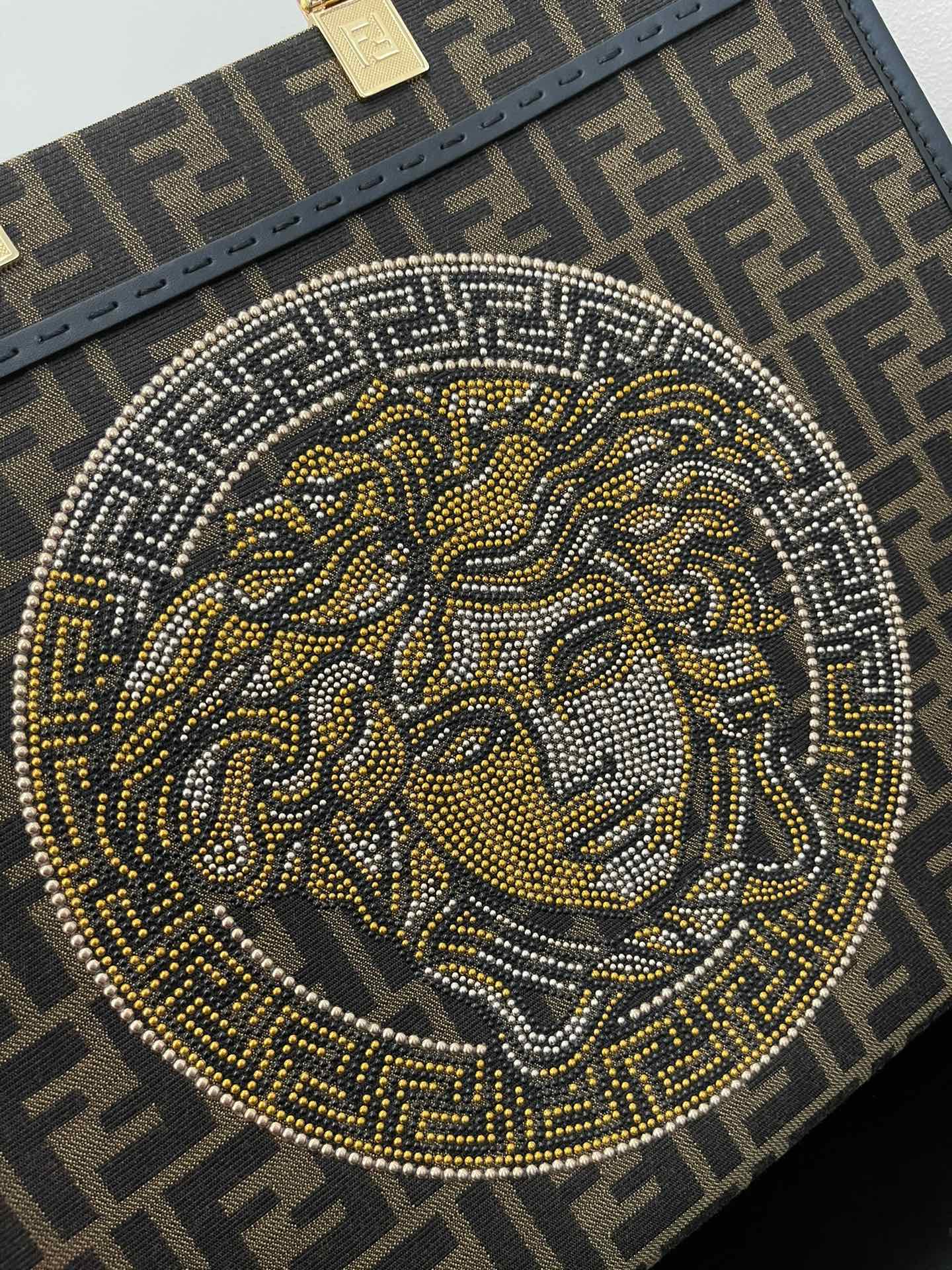 [TOP] FENDI Medium Sunshine Baroque Prints Tote - Brown