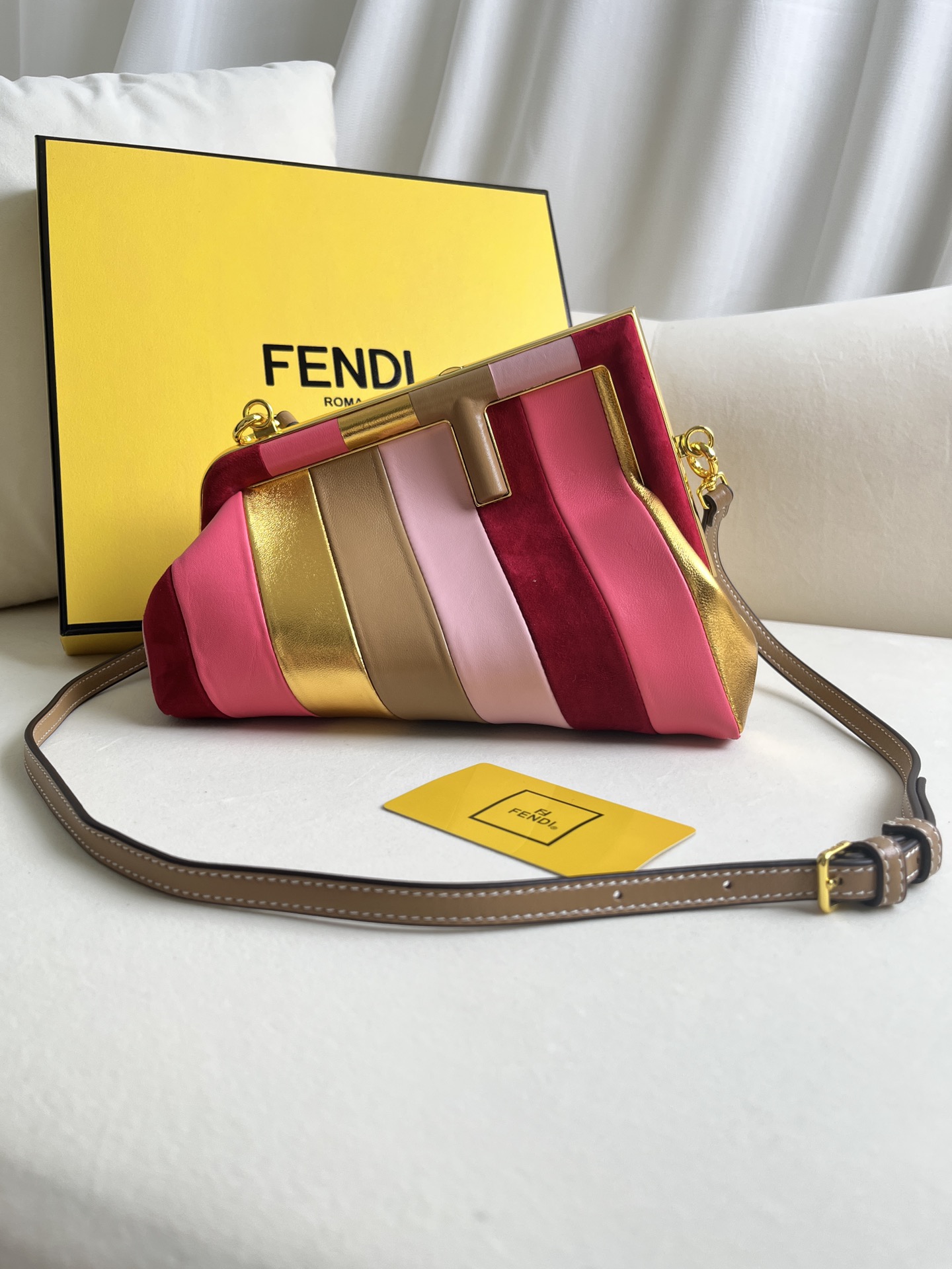 [TOP] FENDI First Bag - Rose Red