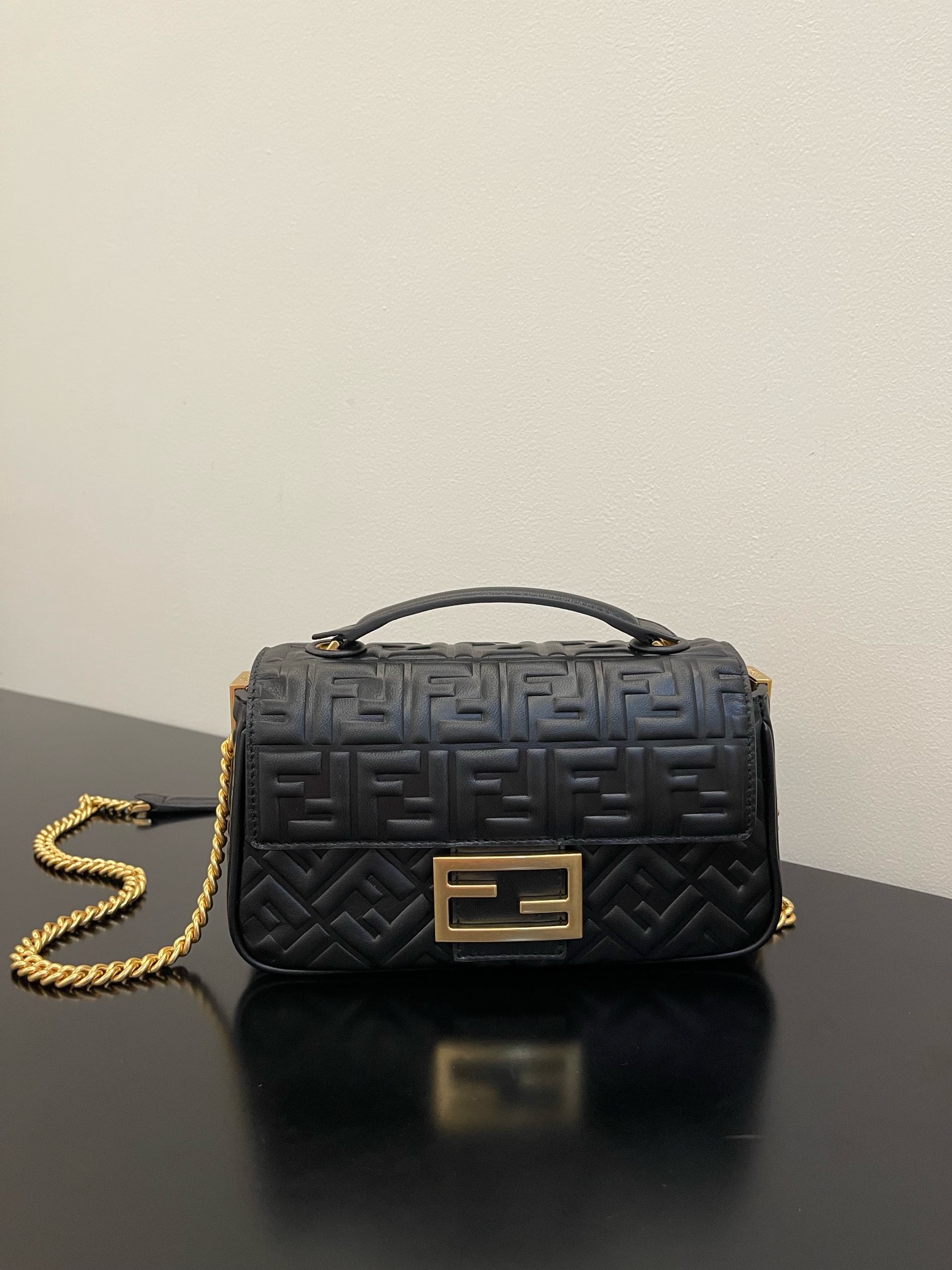 [TOP] FENDI FENDI Baguette Chain Bag - Black
