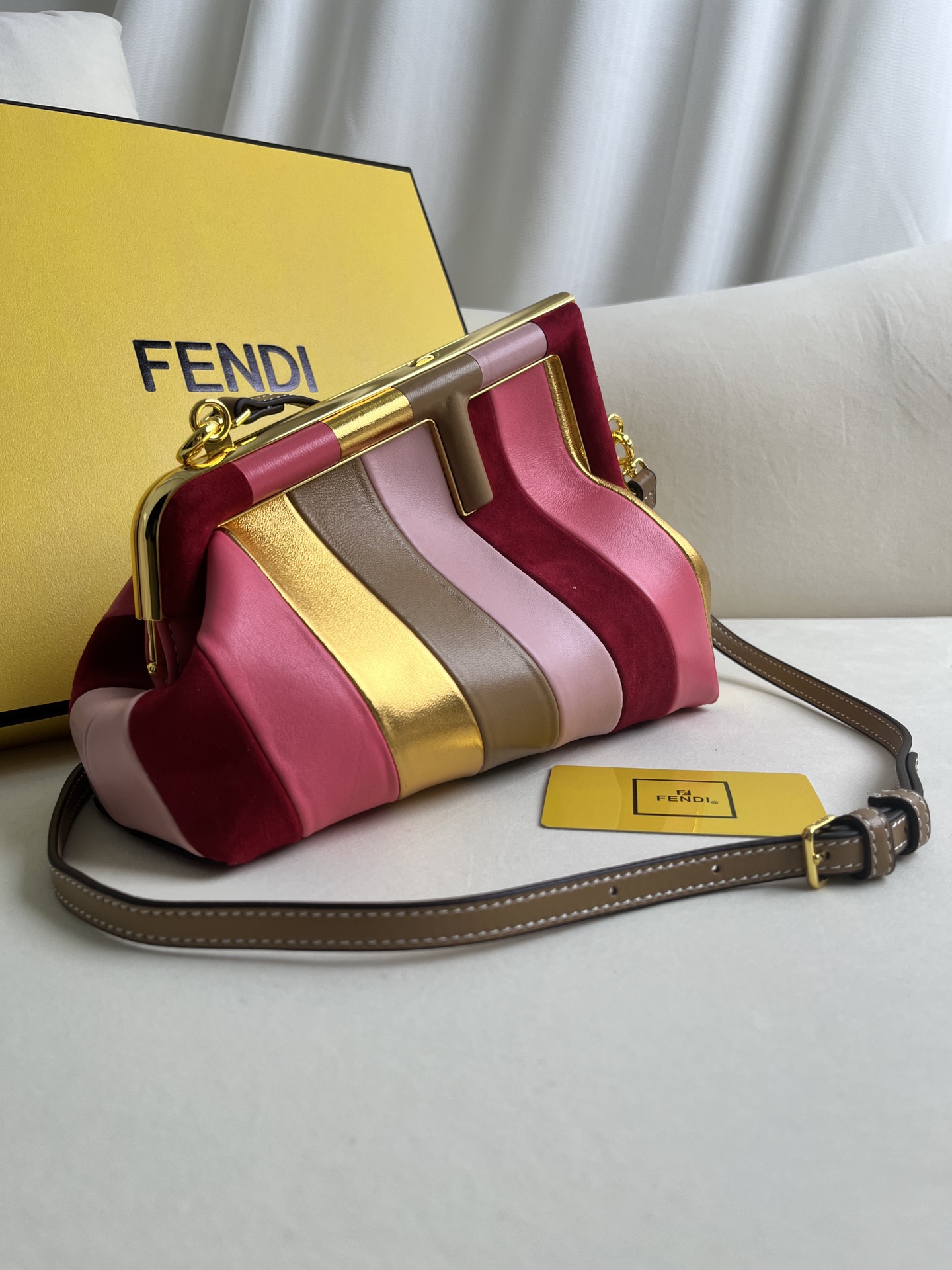 [TOP] FENDI First Bag - Rose Red