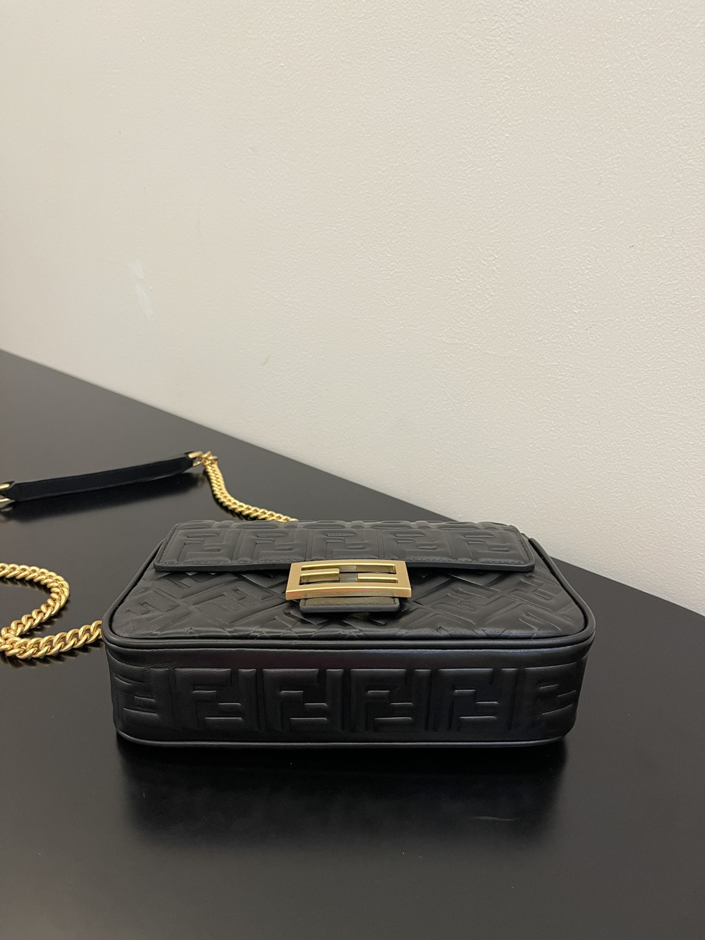 [TOP] FENDI FENDI Baguette Chain Bag - Black