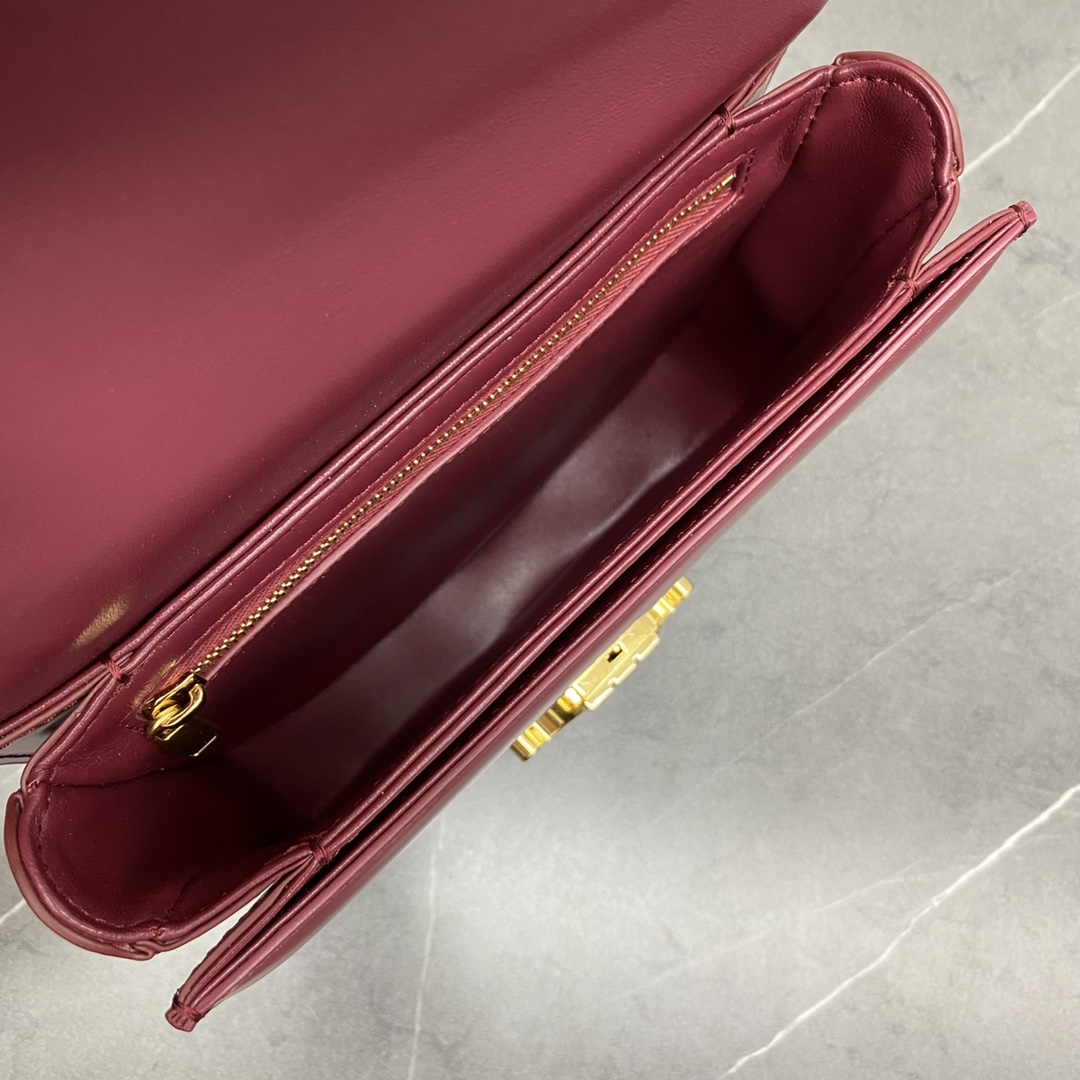 [TOP] CELINE Besace Triomphe Bag 18.5×6×15.5 cm - GHW - Red