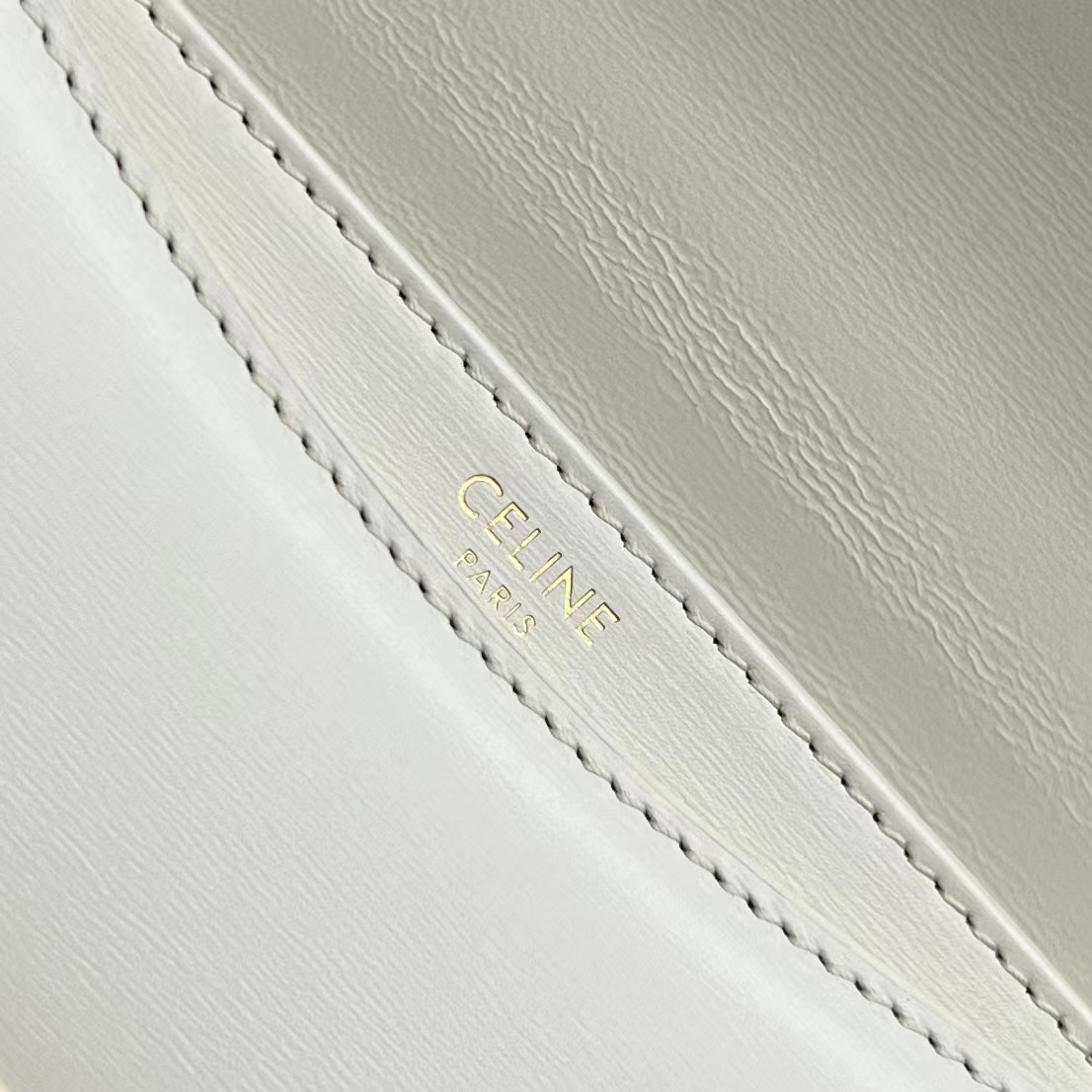 [TOP] CELINE Chain Besace Triomphe Bag 18.5×6×15.5 cm - GHW - White