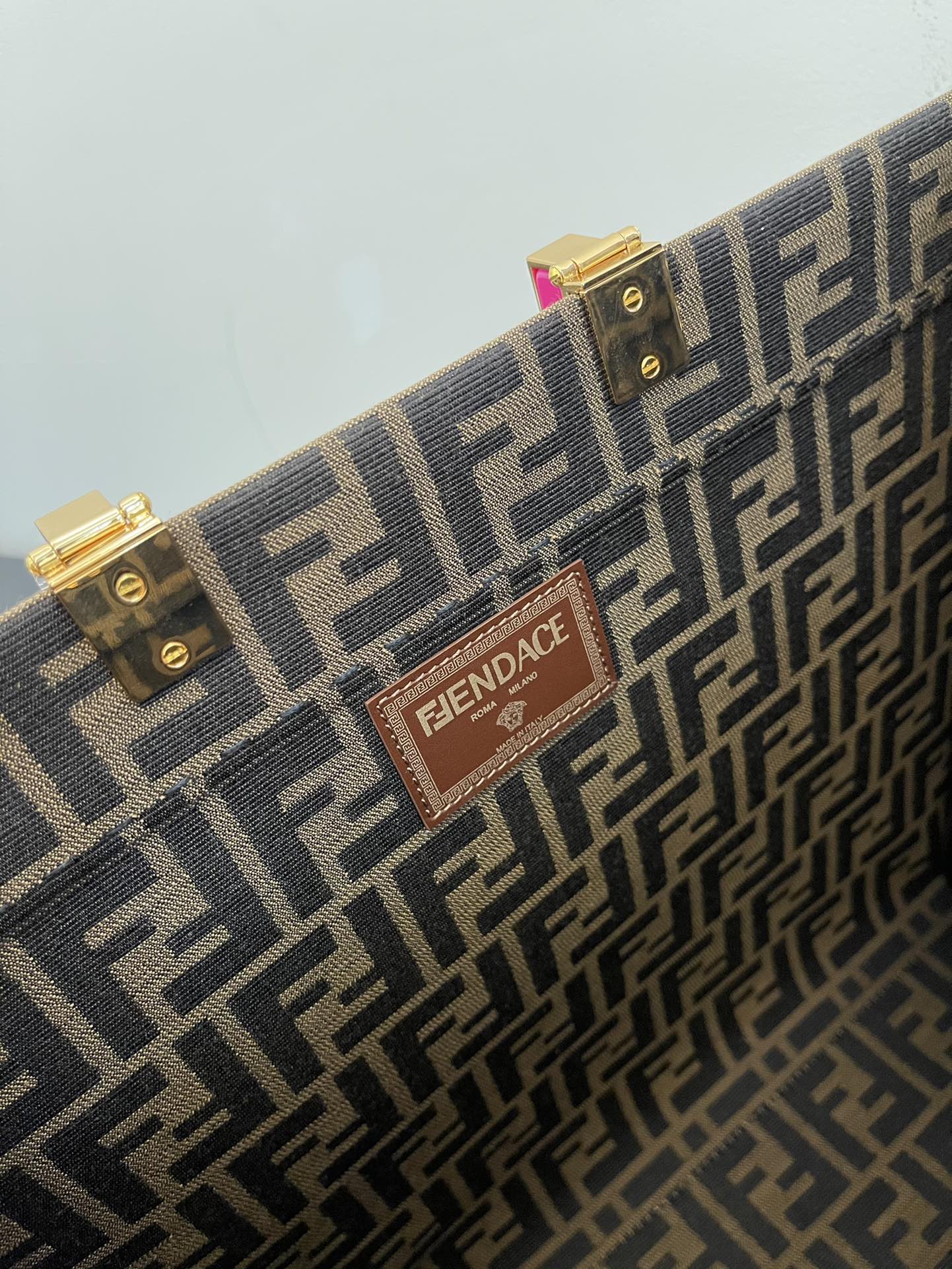 [TOP] FENDI Medium Sunshine Baroque Prints Tote - Brown