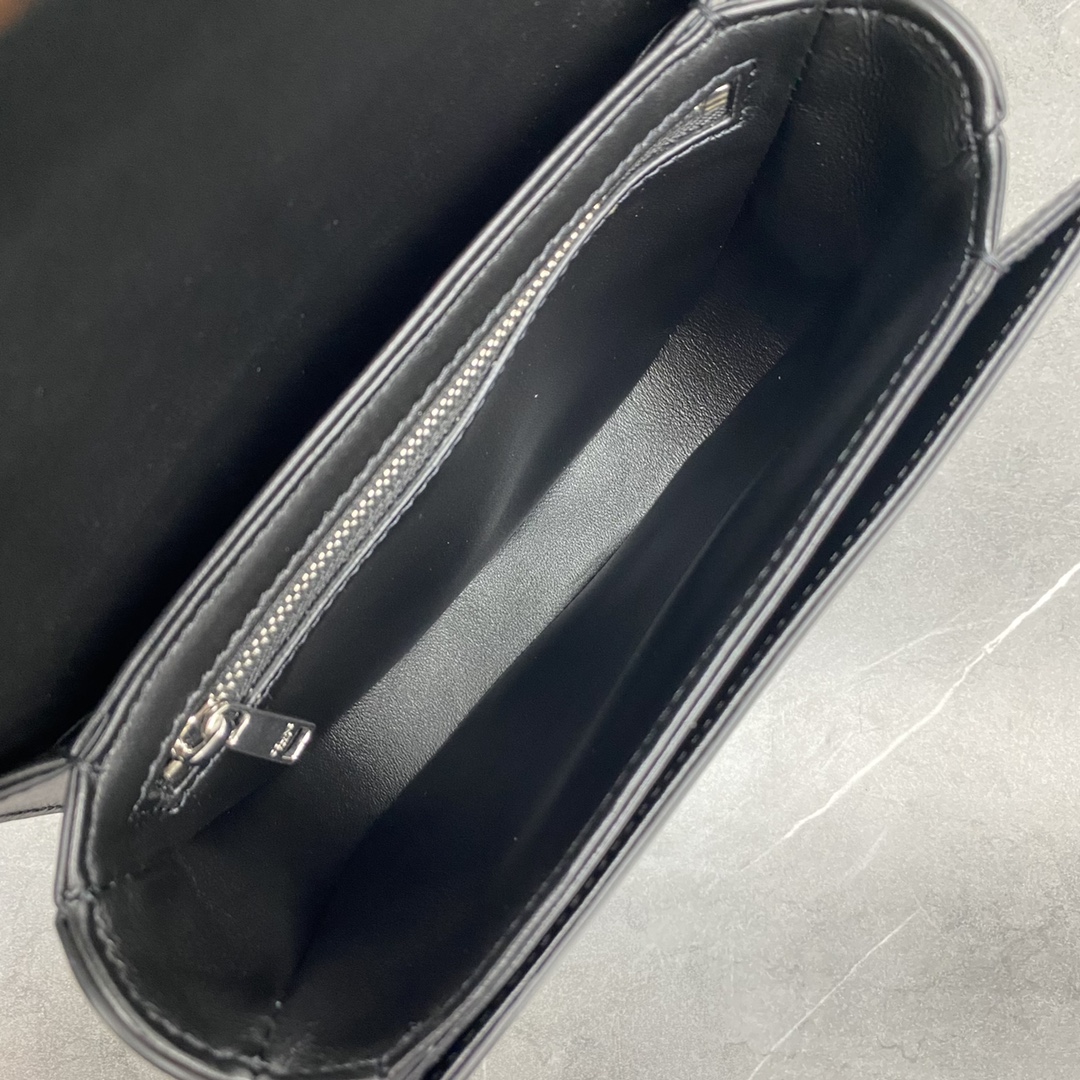 [TOP] CELINE Besace Triomphe Bag 18.5×6×15.5 cm - GHW - Black