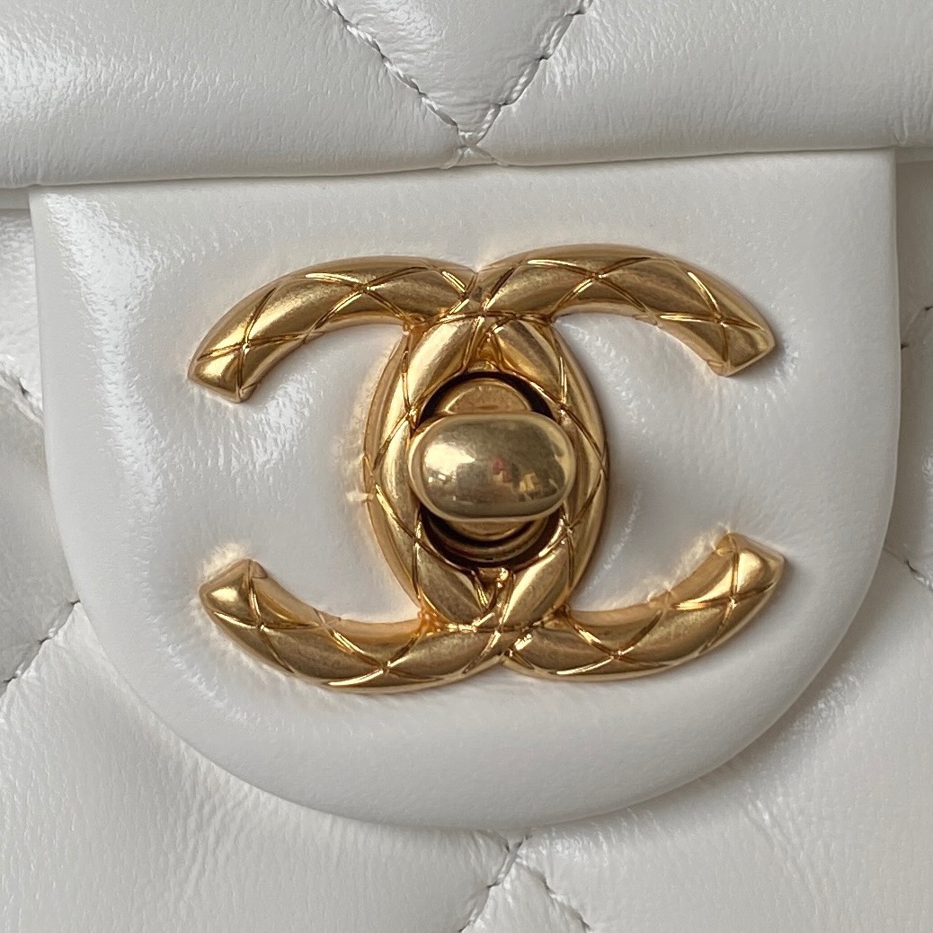 [TOP] CHANEL Gold Beads Flap Bag 16x25x10 cm - White & Red GHW