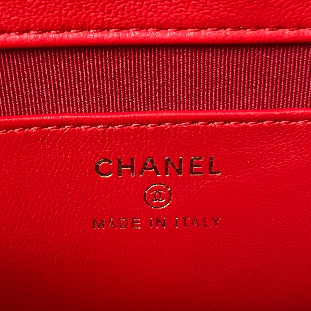 [TOP] CHANEL Metal Bracelet Flip Phone Trendy Bag Raised Logo 9 × 17.2 × 3.5 cm - Red
