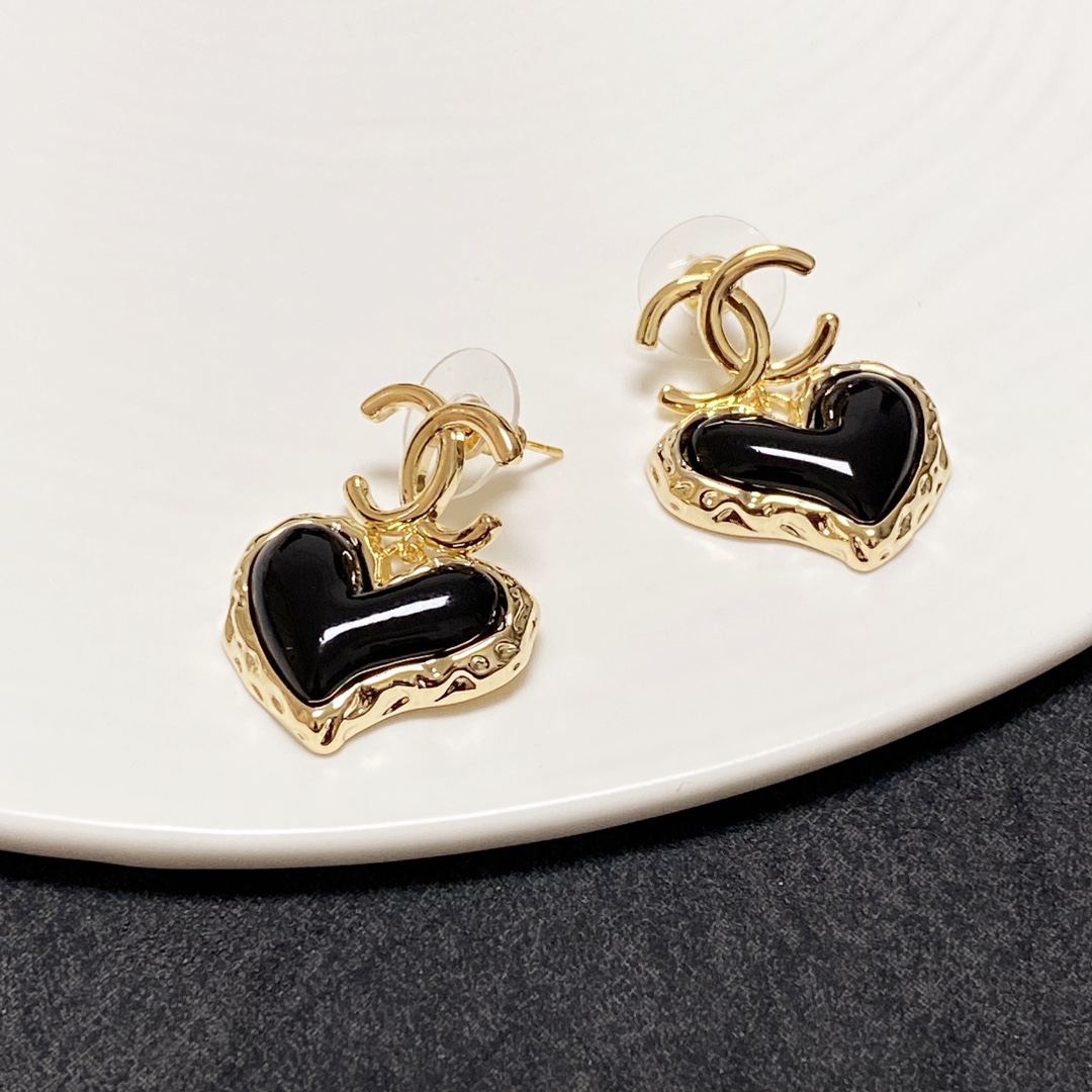 [TOP] CHANEL Classic Heart Stud Earrings - Black