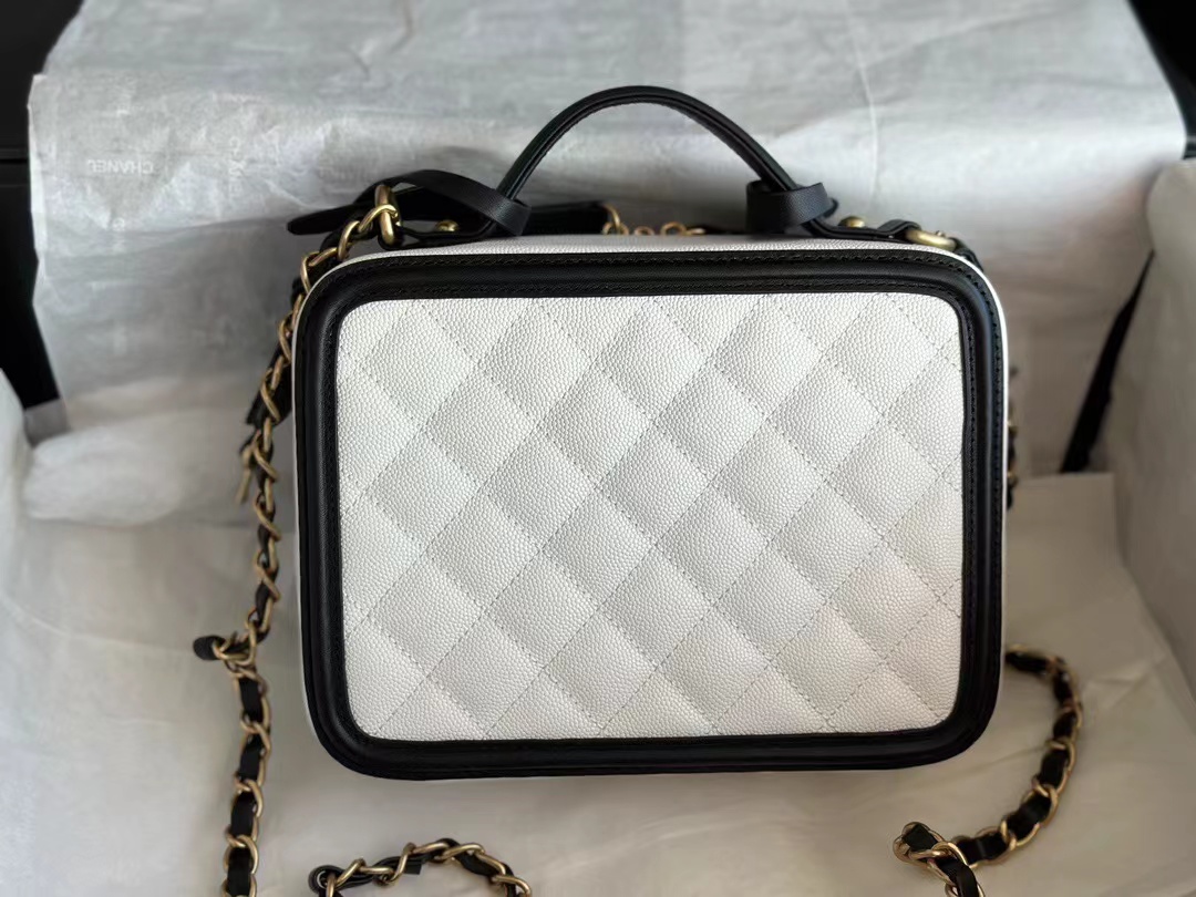 [TOP] CHANEL Classic Flap Bag w Top Handle Mini Rectangular 21CM- White&Black