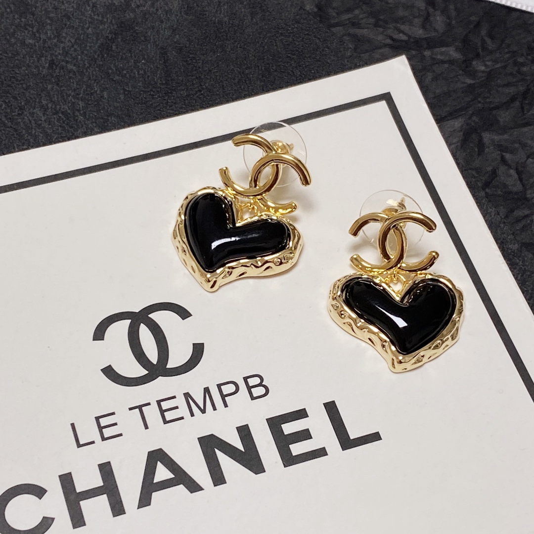 [TOP] CHANEL Classic Heart Stud Earrings - Black
