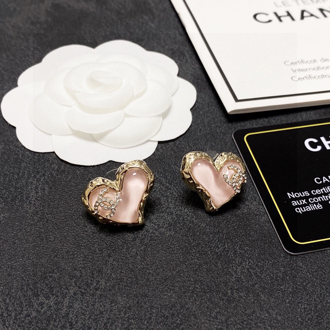 [TOP] CHANEL Classic Heart Stud Earrings - Pink