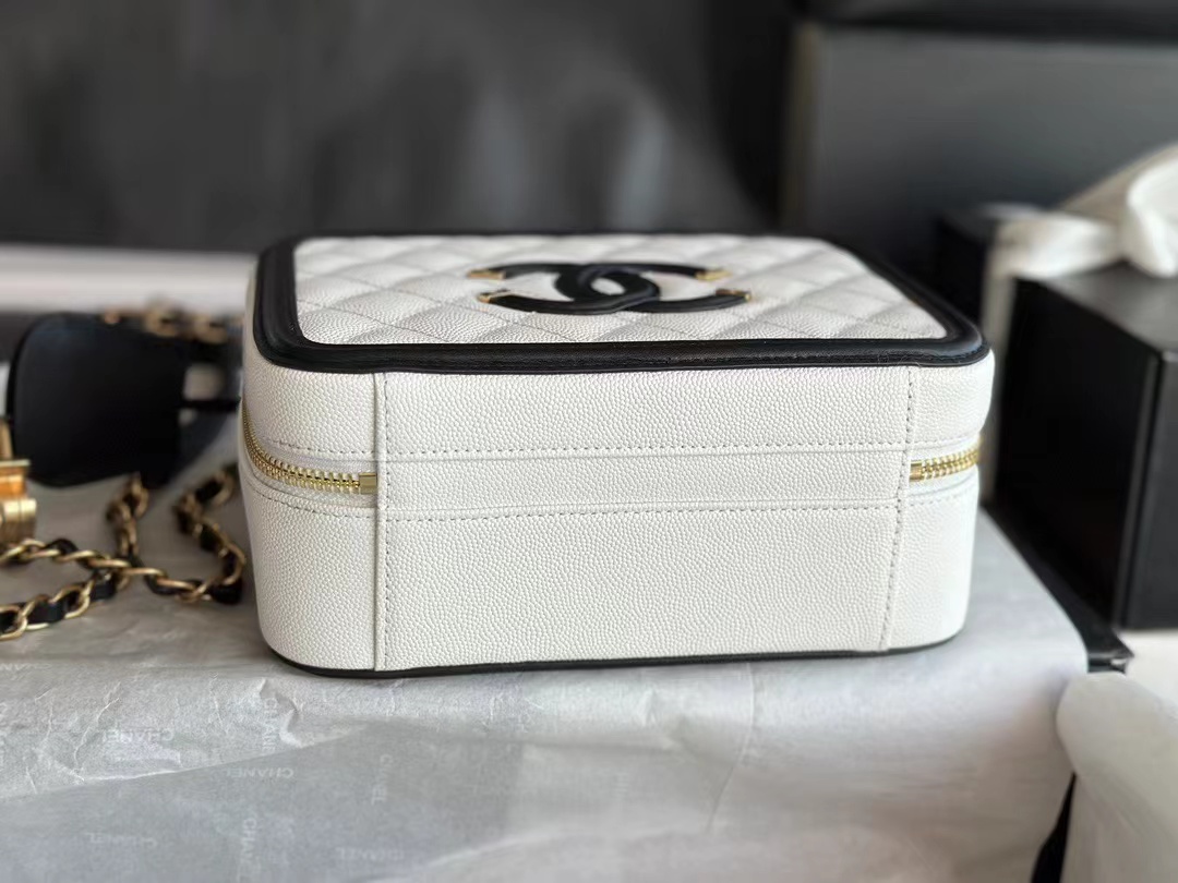 [TOP] CHANEL Classic Flap Bag w Top Handle Mini Rectangular 21CM- White&Black