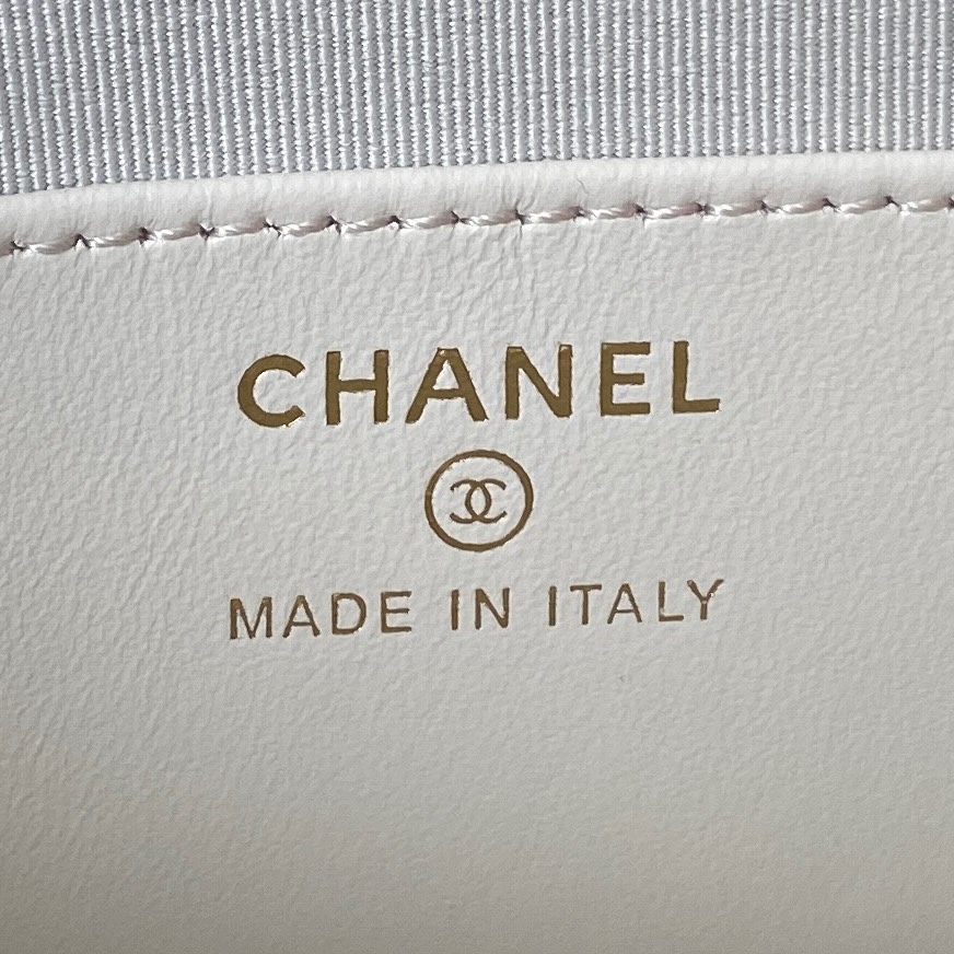 [TOP] CHANEL Metal Bracelet Flip Phone Trendy Bag Raised Logo 9 × 17.2 × 3.5 cm - White