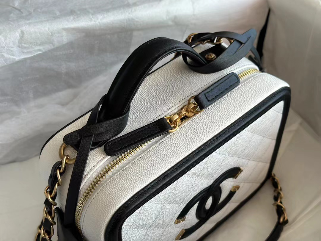 [TOP] CHANEL Classic Flap Bag w Top Handle Mini Rectangular 21CM- White&Black