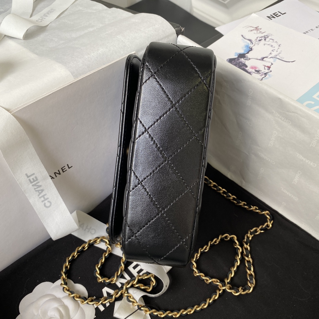 [TOP] CHANEL Metal Bracelet Flip Phone Trendy Bag Raised Logo 9 × 17.2 × 3.5 cm - Black