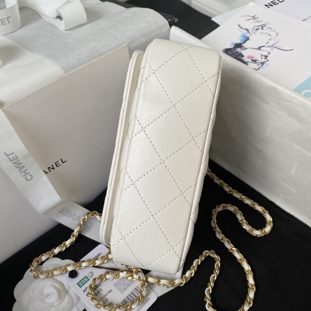 [TOP] CHANEL Metal Bracelet Flip Phone Trendy Bag Raised Logo 9 × 17.2 × 3.5 cm - White