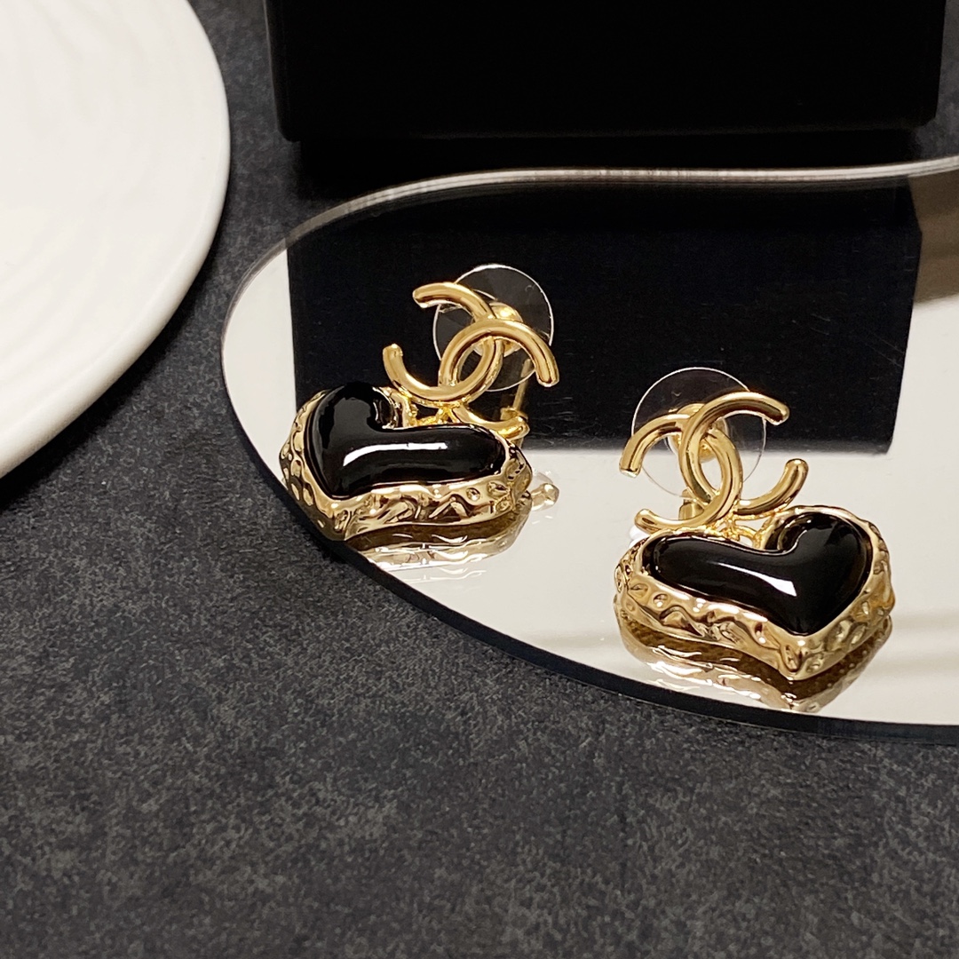 [TOP] CHANEL Classic Heart Stud Earrings - Black