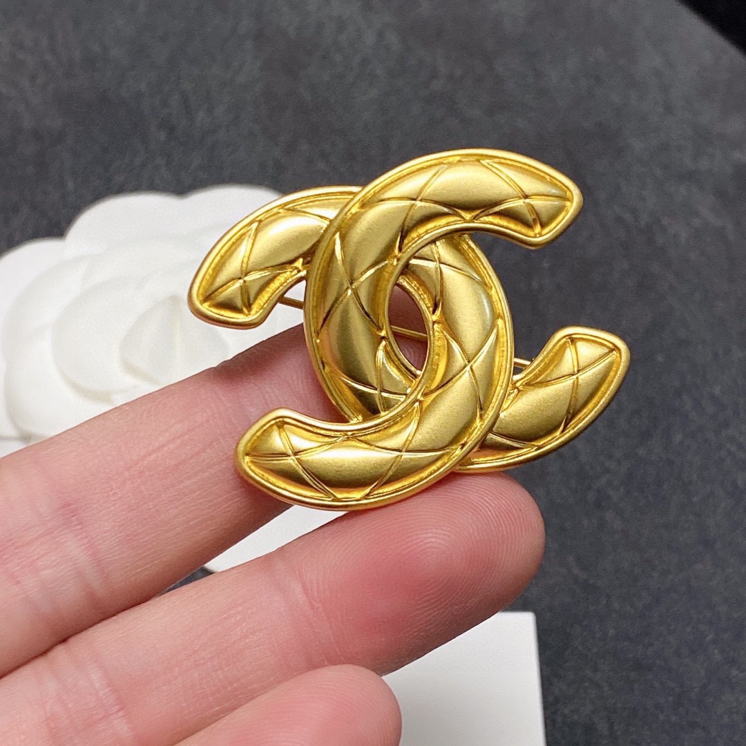 [TOP] CHANEL Gold Retro Style Brooch