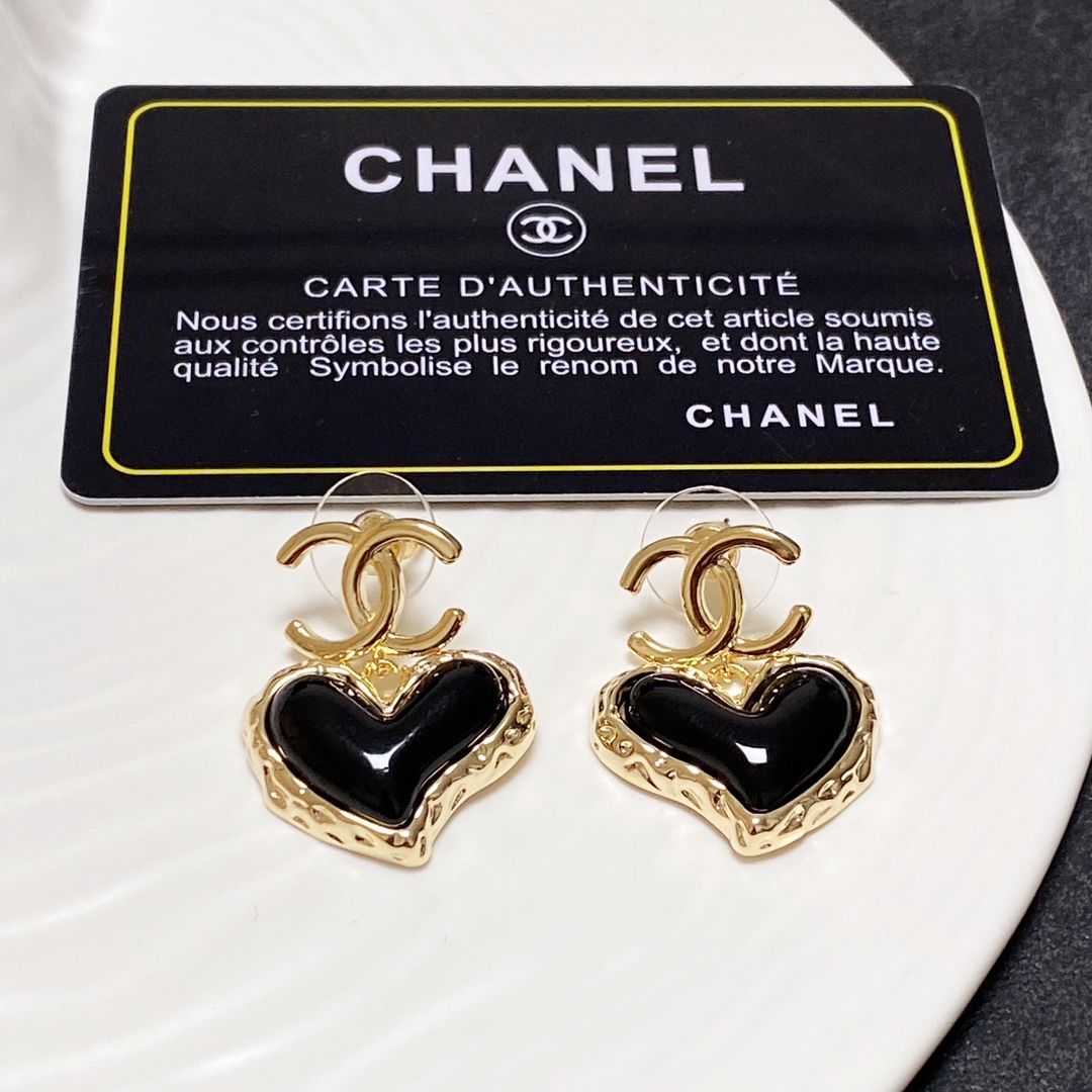 [TOP] CHANEL Classic Heart Stud Earrings - Black