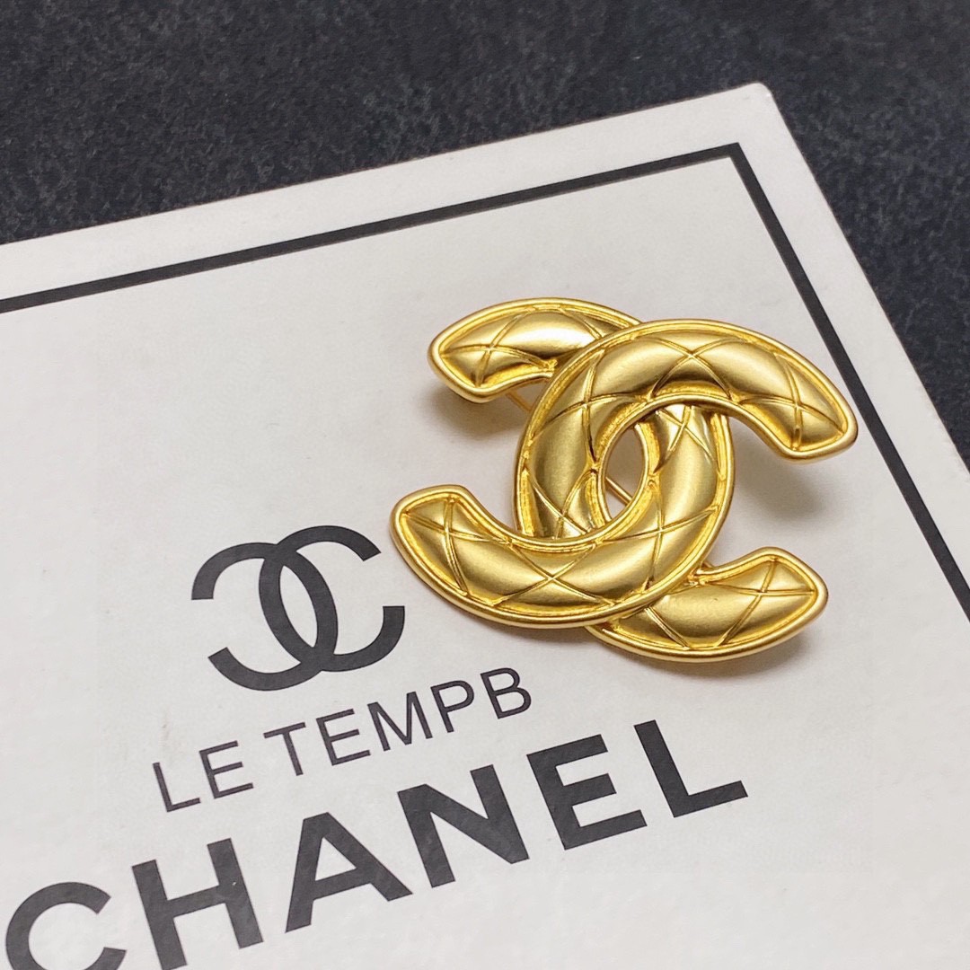 [TOP] CHANEL Gold Retro Style Brooch
