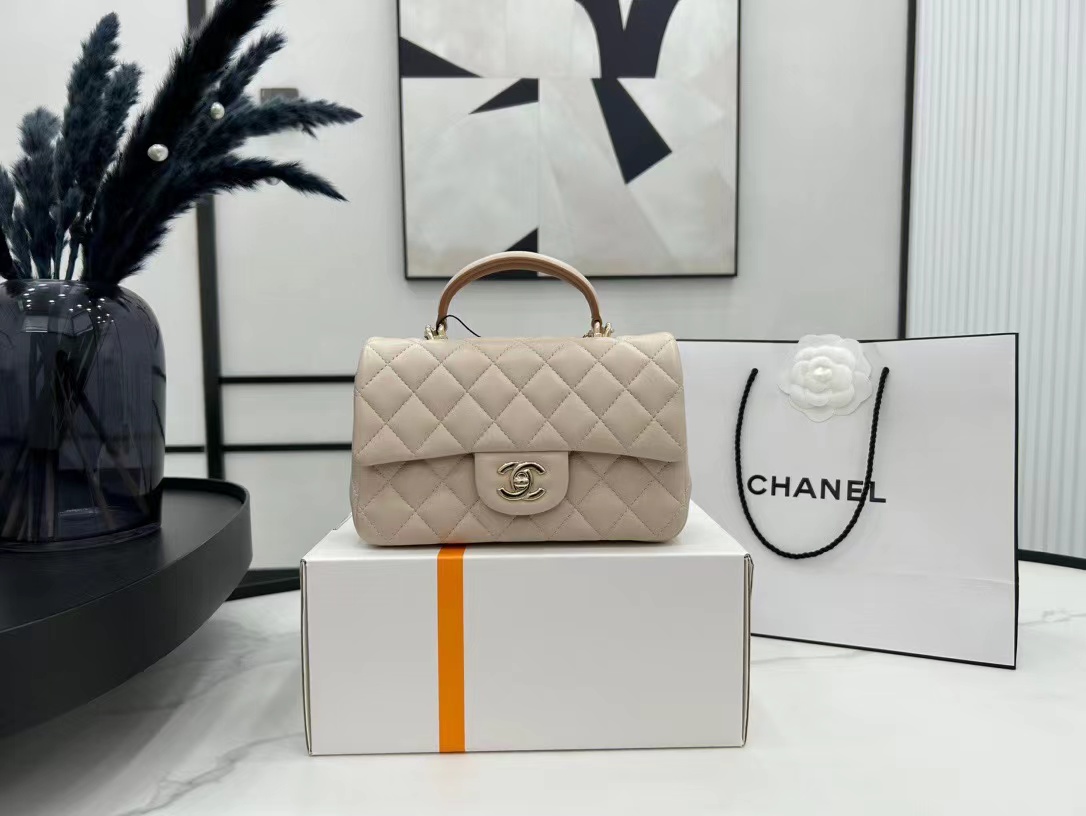 [TOP] CHANEL Classic Flap Bag Lambskin – Beige & GHW