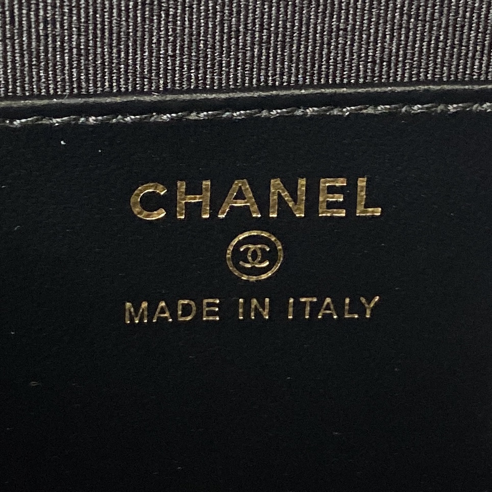 [TOP] CHANEL Metal Bracelet Flip Phone Trendy Bag Raised Logo 9 × 17.2 × 3.5 cm - Black