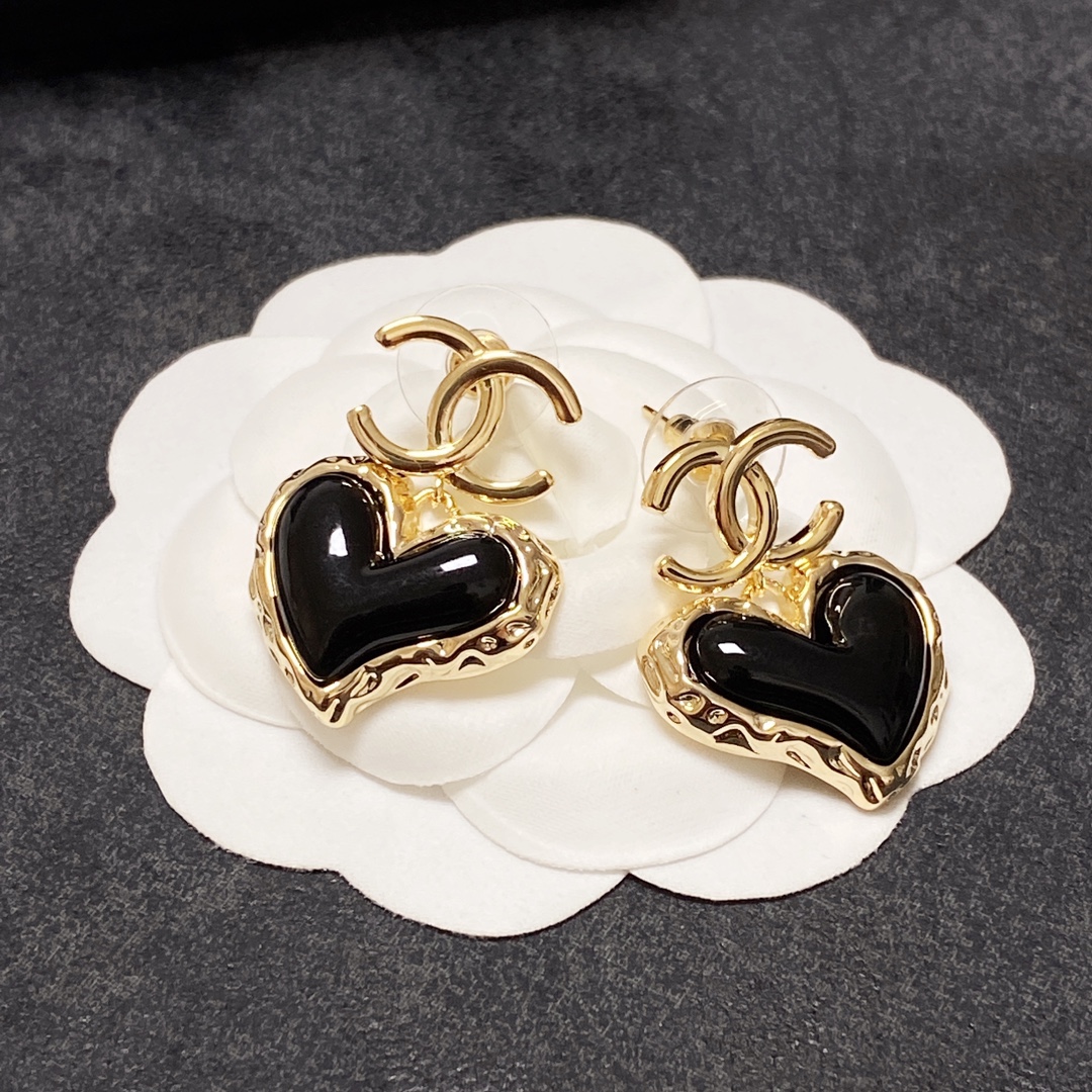 [TOP] CHANEL Classic Heart Stud Earrings - Black