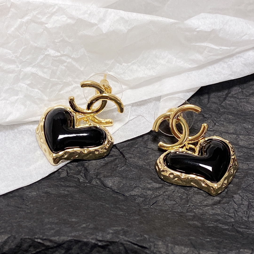 [TOP] CHANEL Classic Heart Stud Earrings - Black