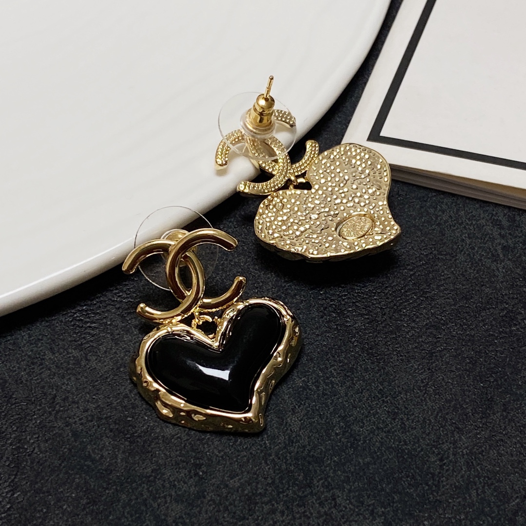 [TOP] CHANEL Classic Heart Stud Earrings - Black