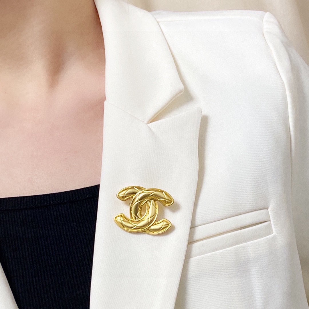 [TOP] CHANEL Gold Retro Style Brooch