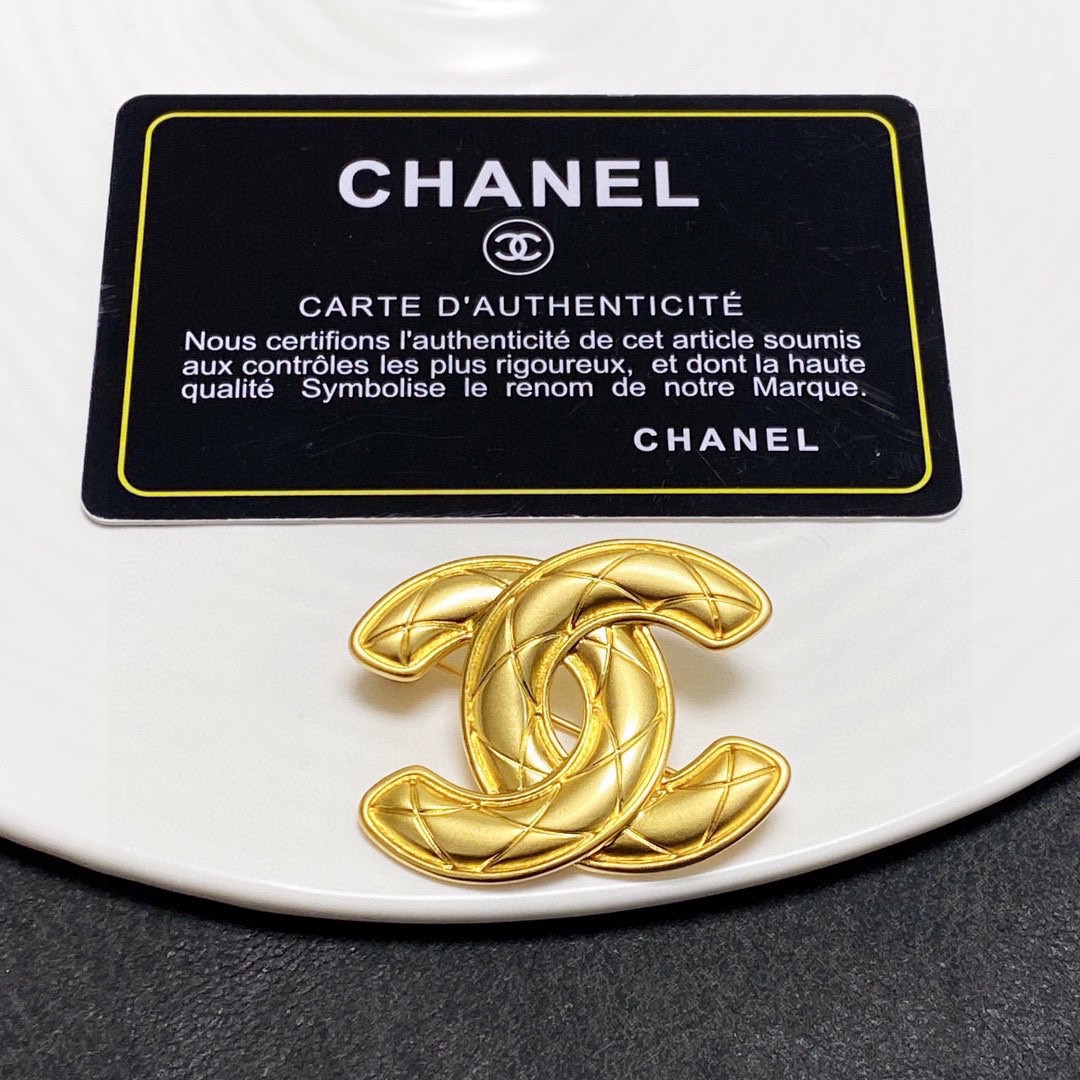 [TOP] CHANEL Gold Retro Style Brooch