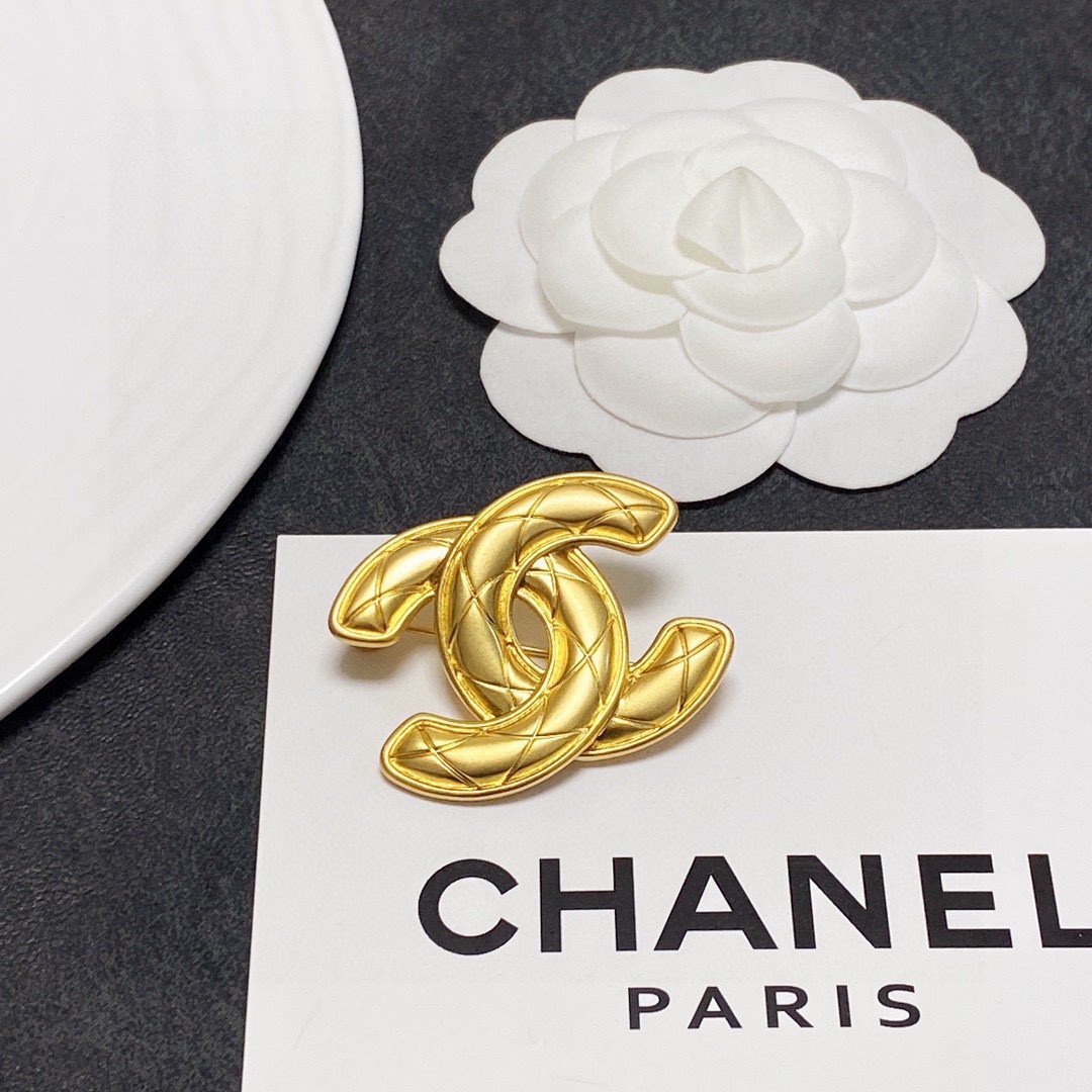 [TOP] CHANEL Gold Retro Style Brooch