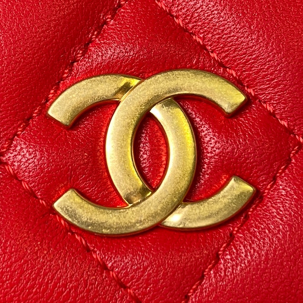 [TOP] CHANEL Metal Bracelet Flip Phone Trendy Bag Raised Logo 9 × 17.2 × 3.5 cm - Red